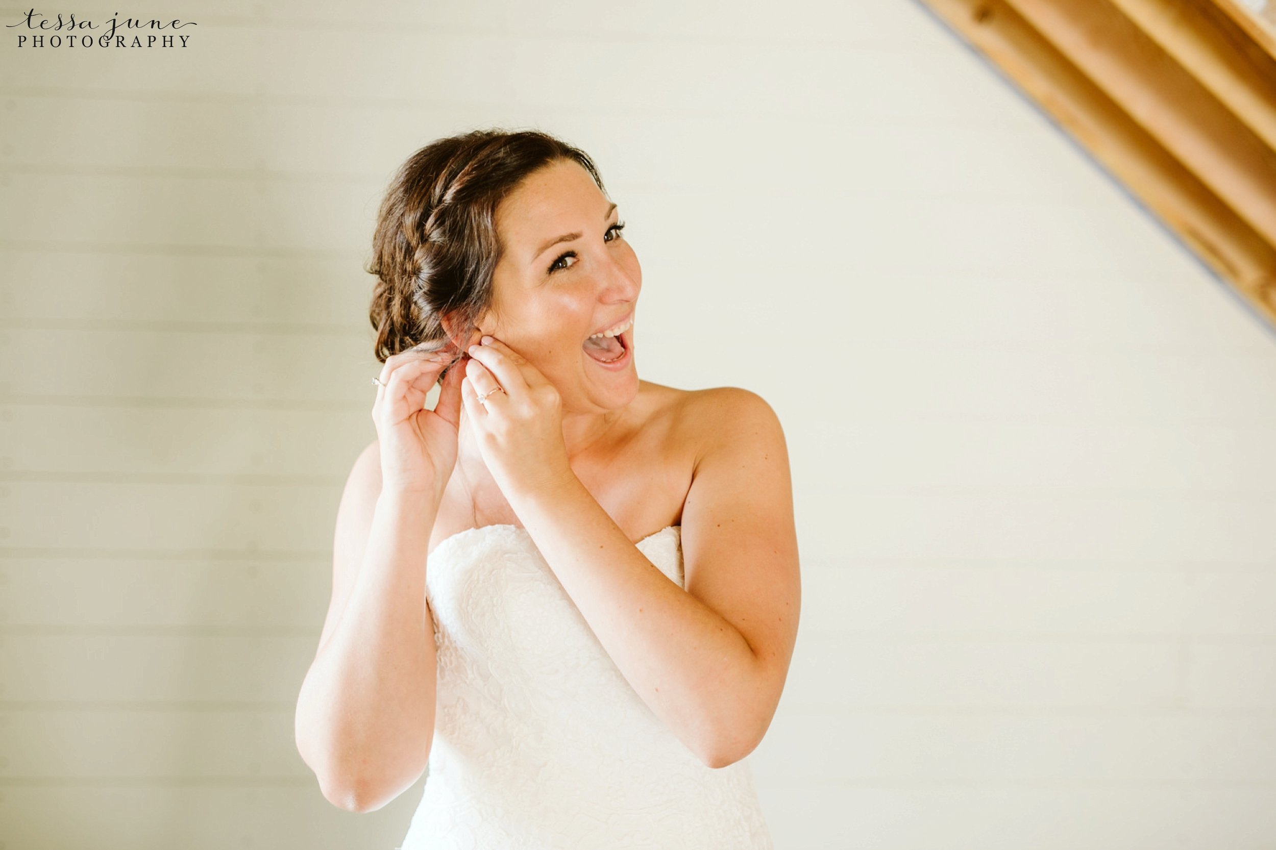 gathered-oaks-barn-wedding-alexandria-minnesota-108.jpg