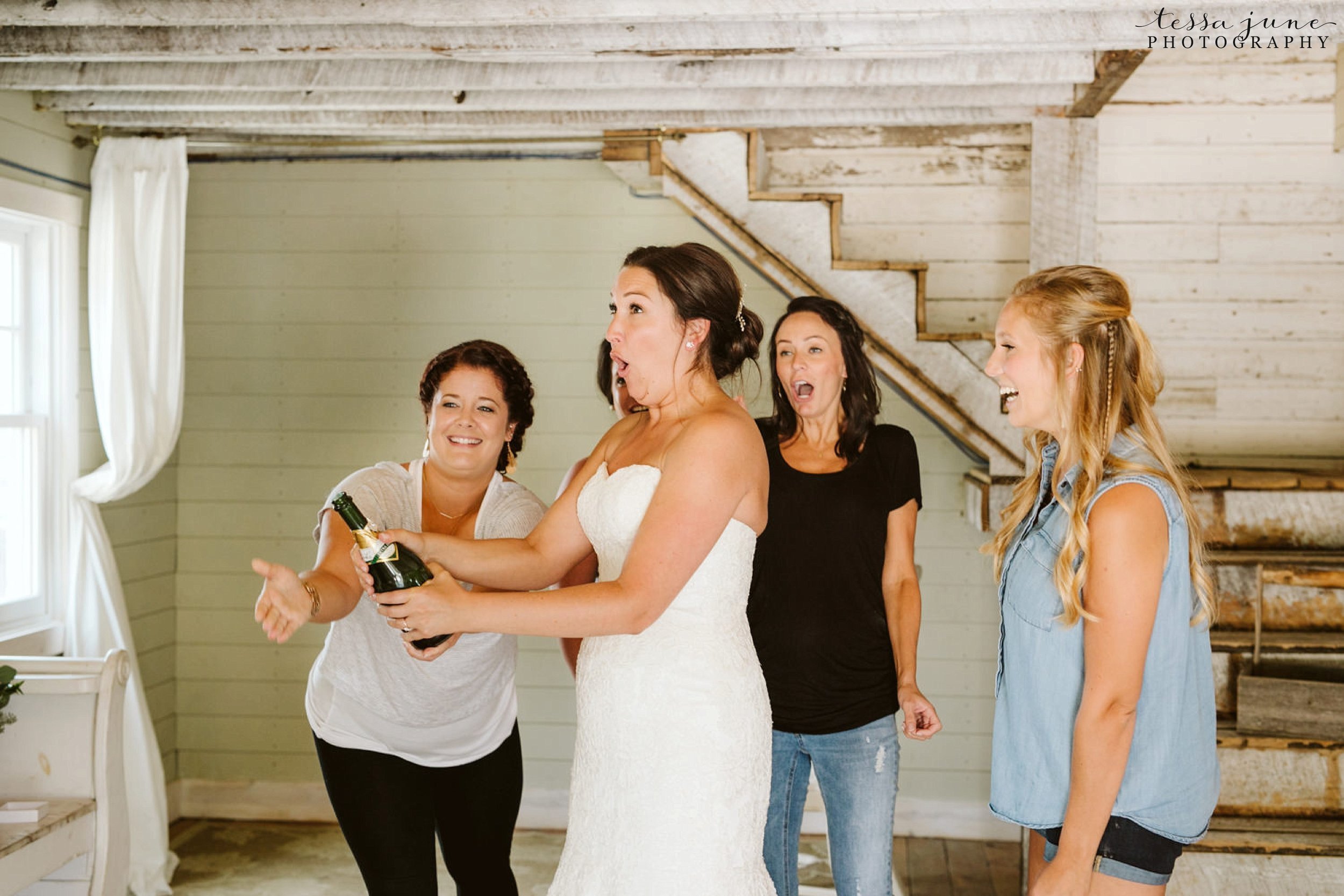 gathered-oaks-barn-wedding-alexandria-minnesota-111.jpg