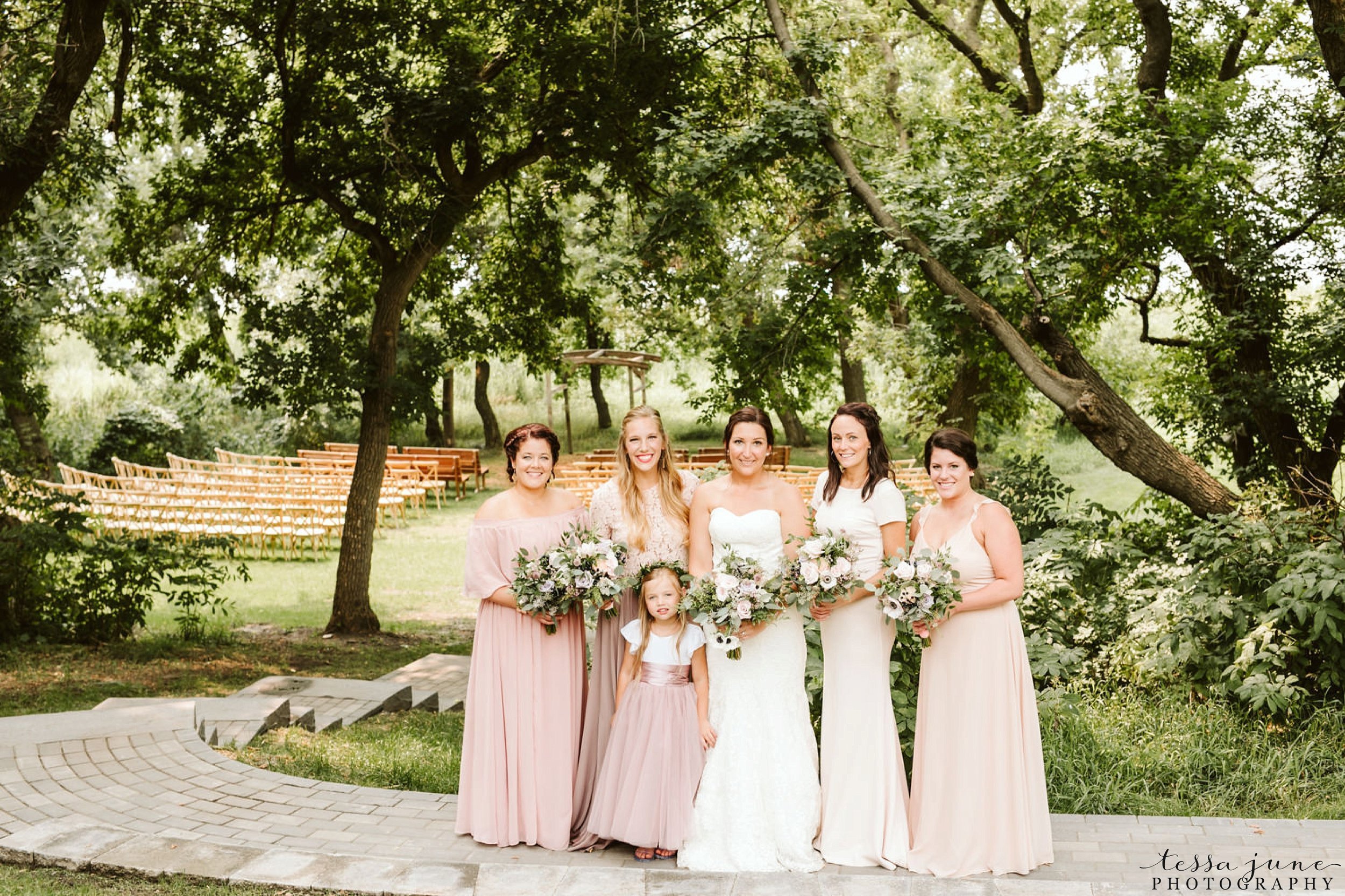 gathered-oaks-barn-wedding-alexandria-minnesota-7.jpg