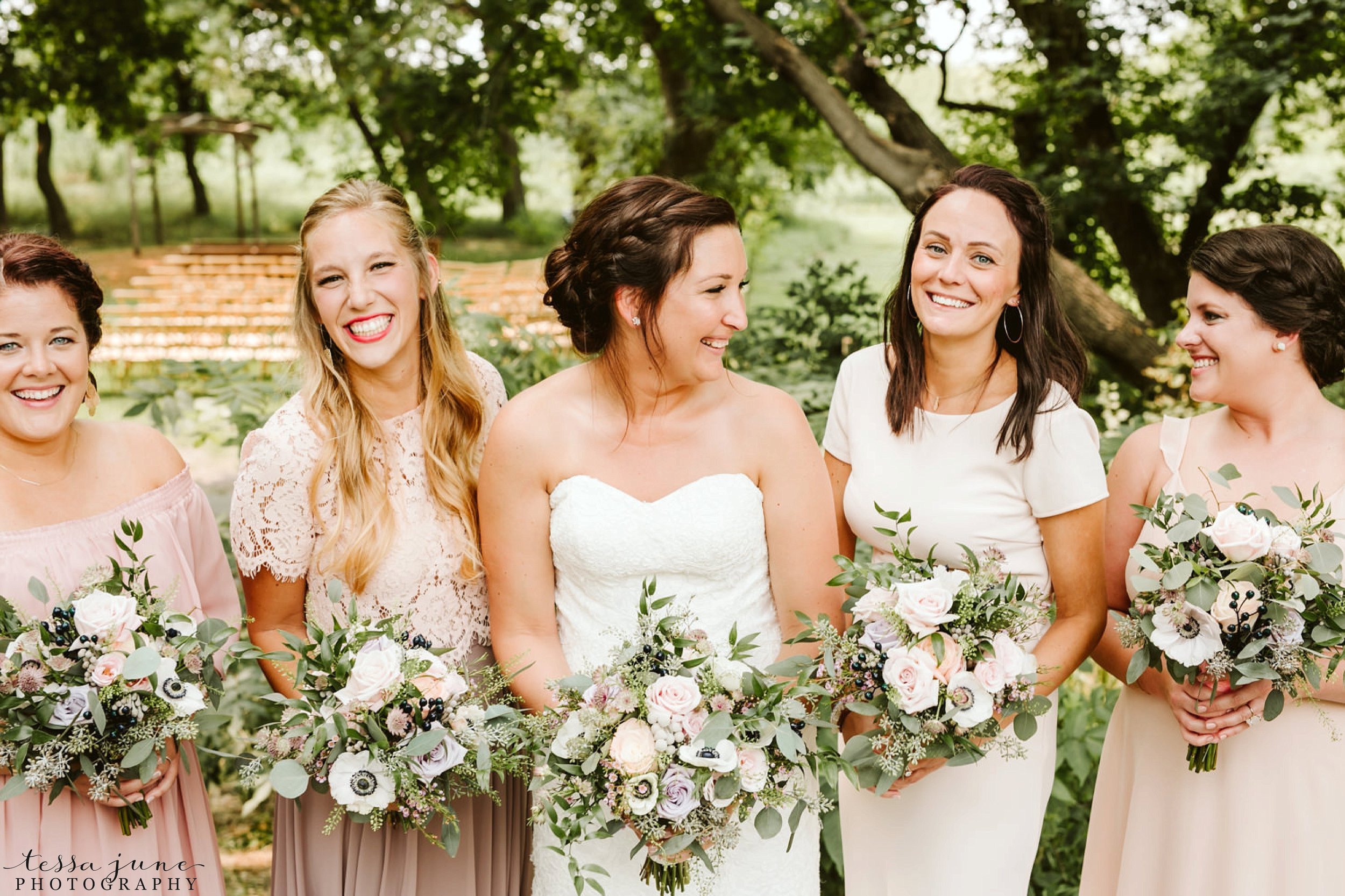 gathered-oaks-barn-wedding-alexandria-minnesota-10.jpg