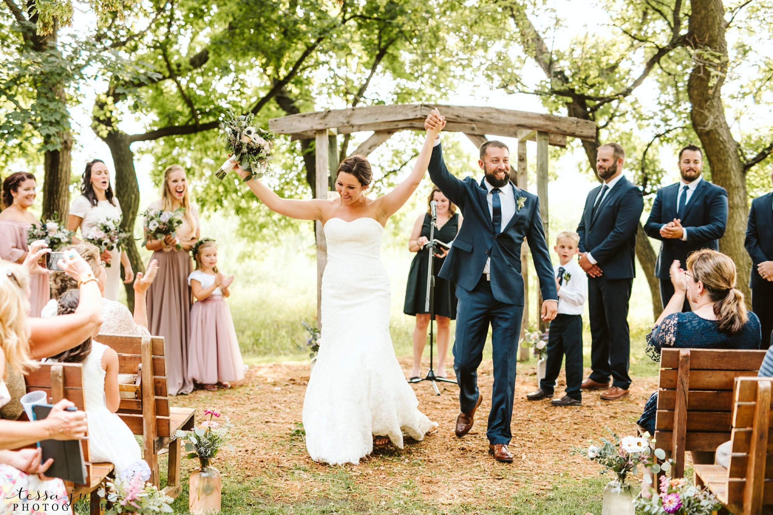 gathered-oaks-barn-wedding-alexandria-minnesota-74.jpg