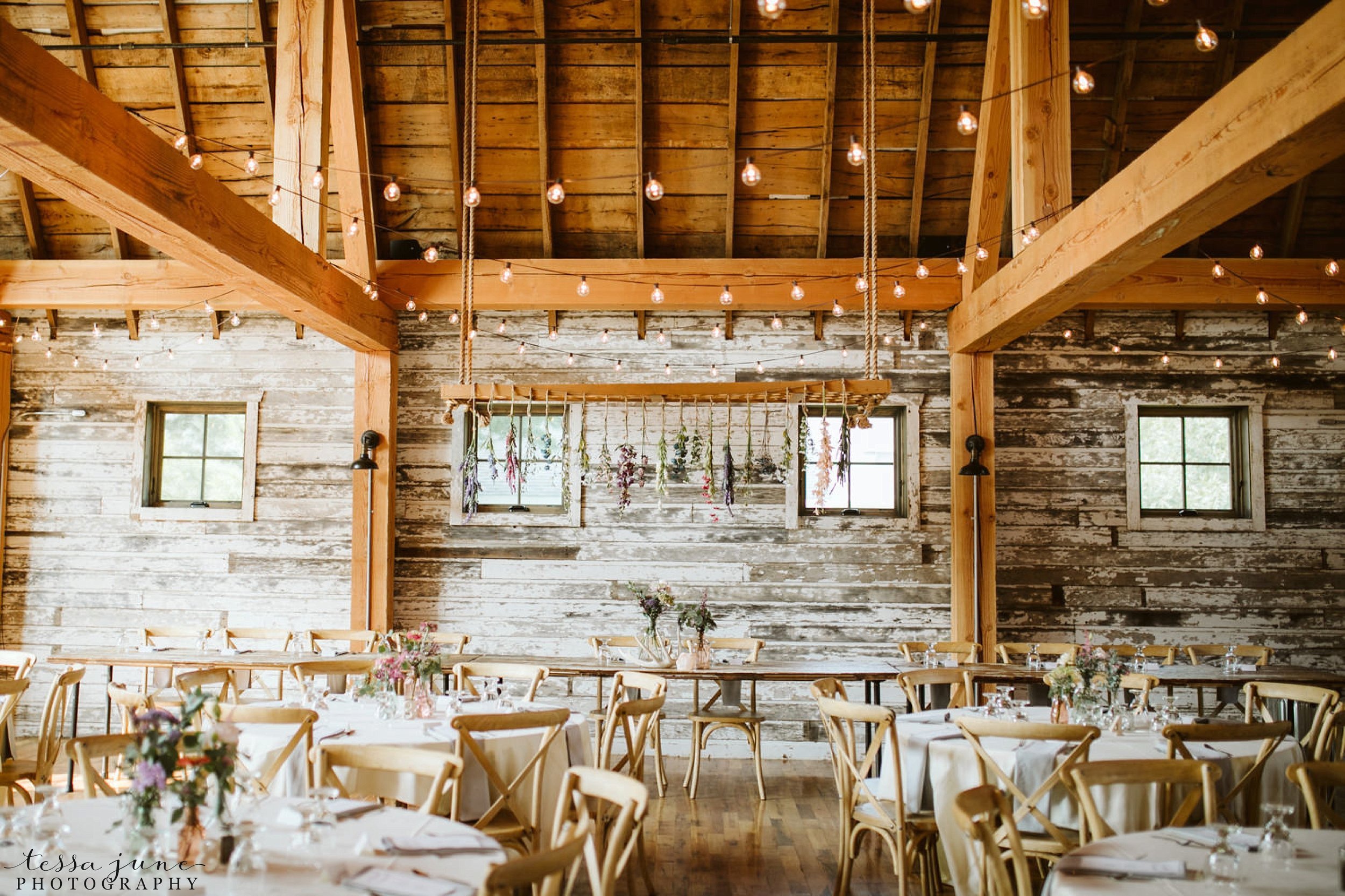 gathered-oaks-barn-wedding-alexandria-minnesota-126.jpg