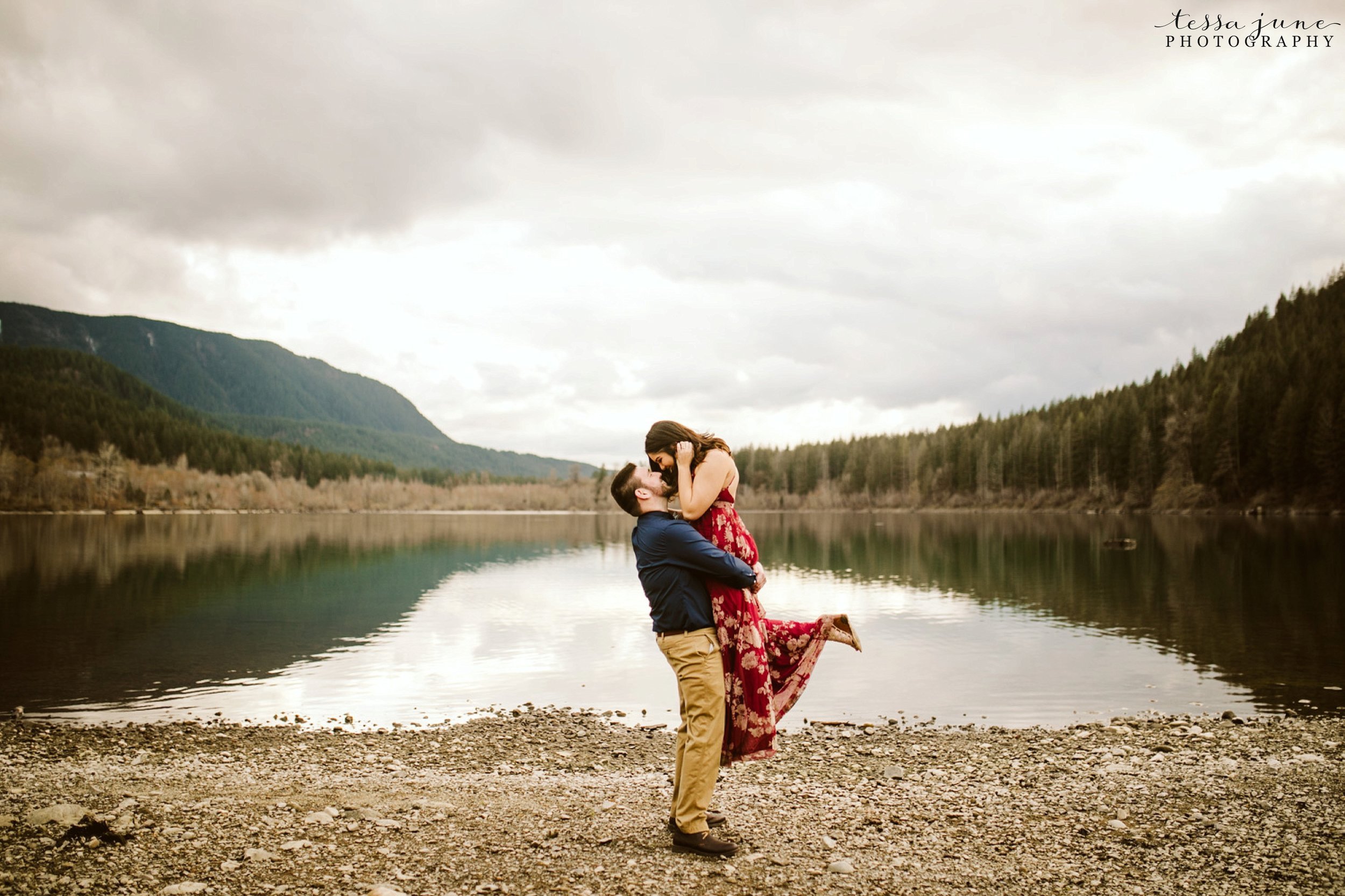 rattlesnake-lake-seattle-engagement-destination-photographer-58.jpg