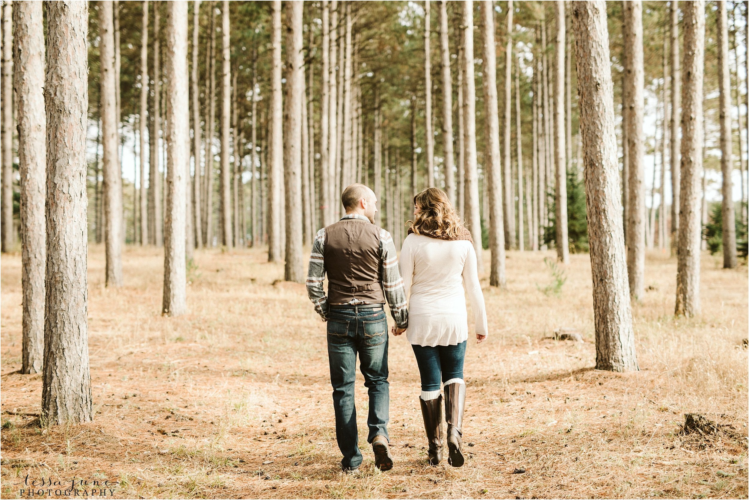 hansen-tree-farm-engagement-session-st-cloud-photographer-19.jpg