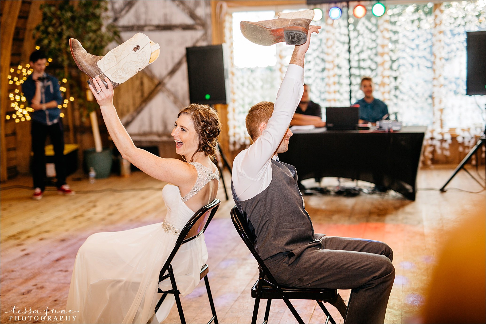 cadillac-ranch-wedding-maple-lake-st-cloud-wedding-photographer_0083.jpg