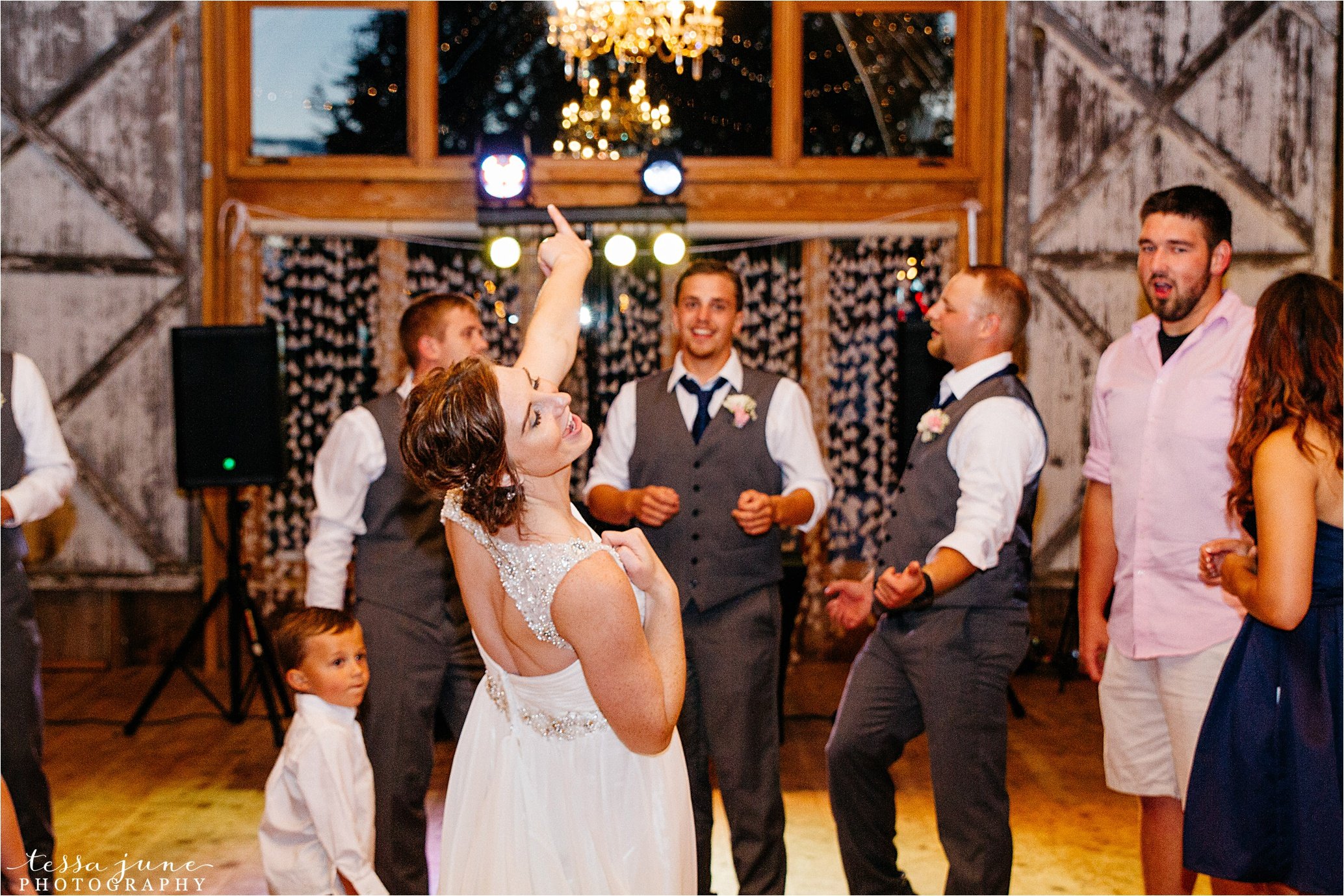 cadillac-ranch-wedding-maple-lake-st-cloud-wedding-photographer_0090.jpg