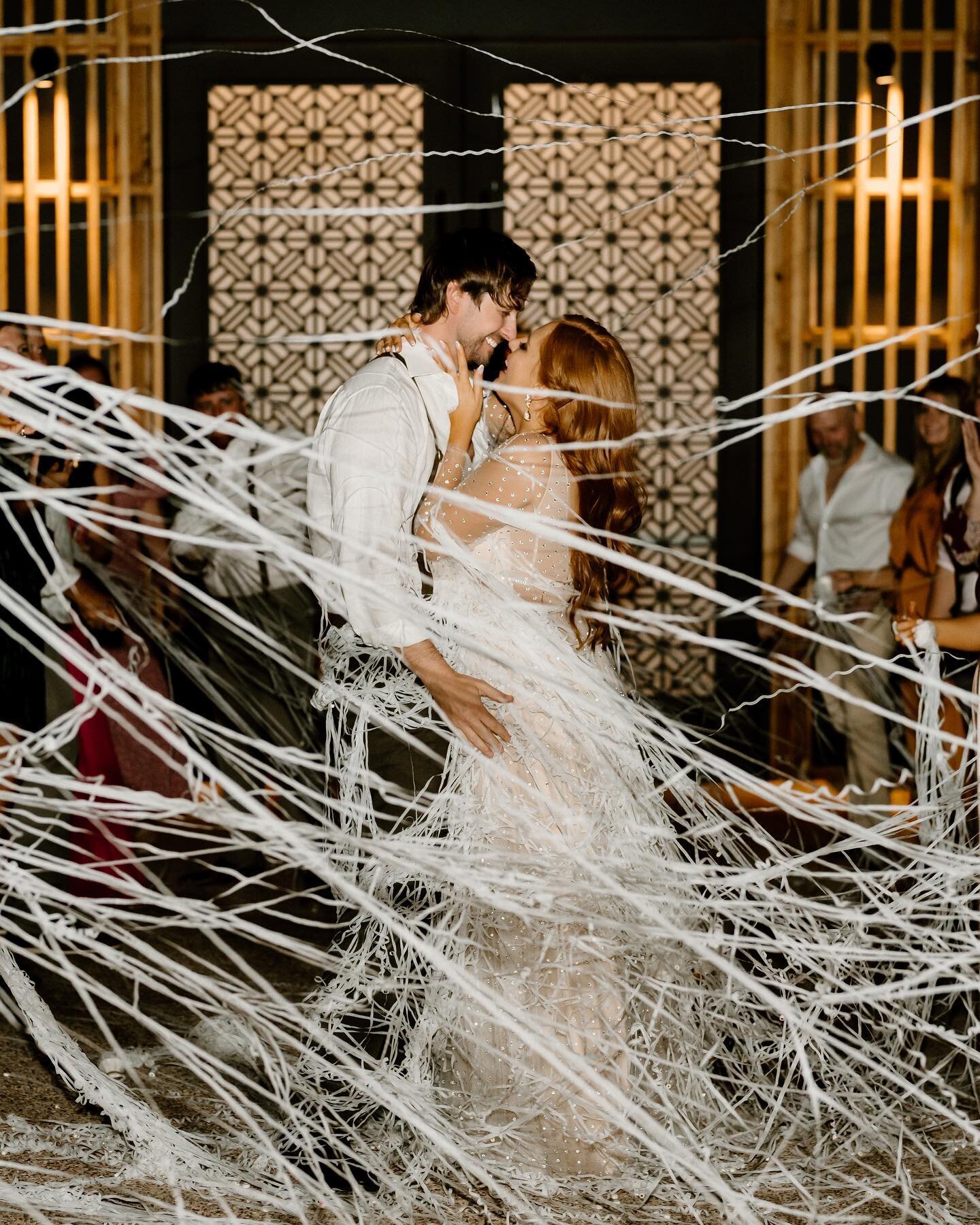 Streamer exits instead of sparklers? I&rsquo;m here for it 😍 Looks like chaos but it was organized chaos hahah. So much fun ending the night with these and a getaway car with Teresa &amp; David! #tessajunephotography #thepaseo #thepaseovenue -
-
-
-