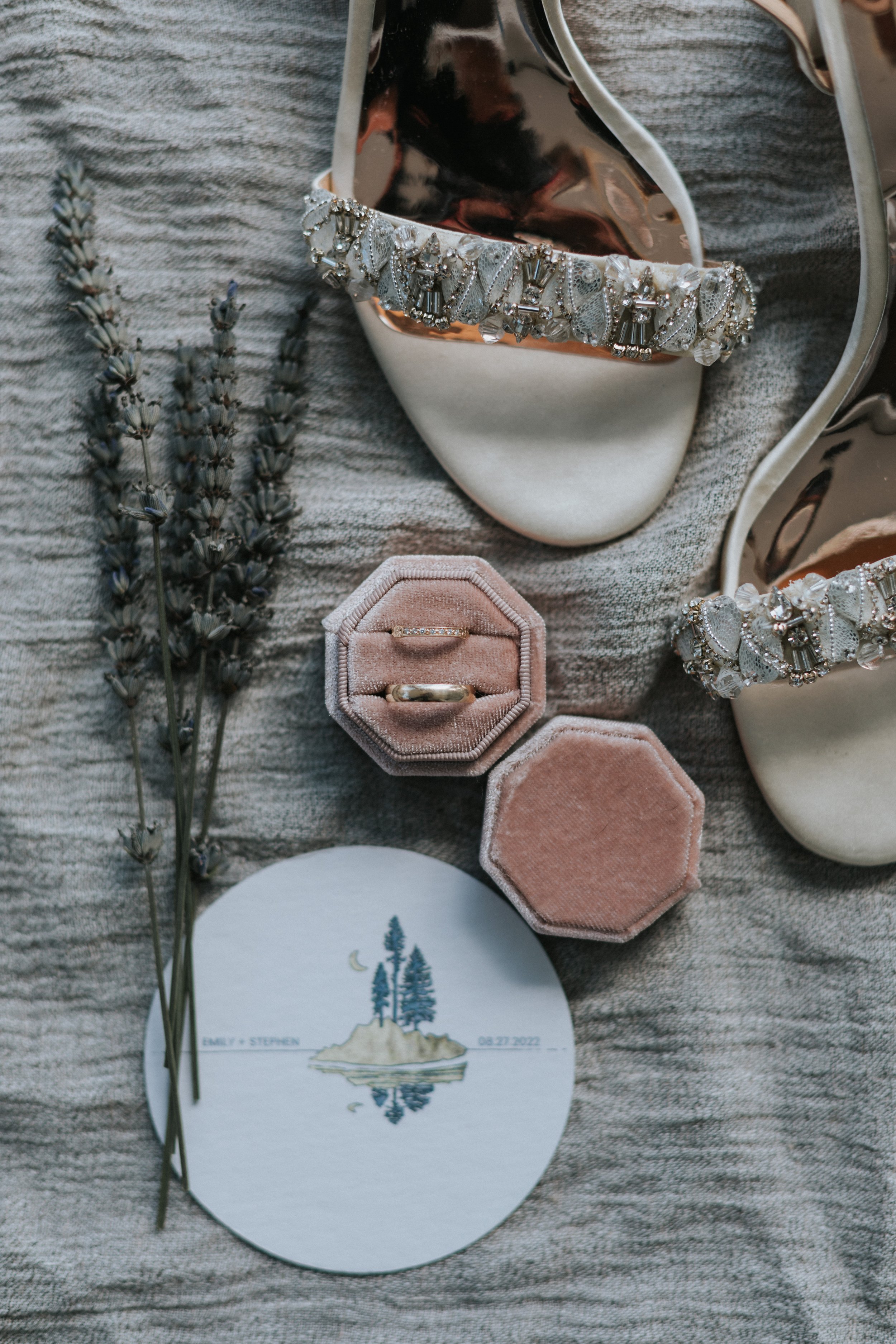 garrison-anne-wedding-evetnts-midcoast-maine-Emily_Stephen_Linekin_Wedding_Gals_Prep-006.jpg