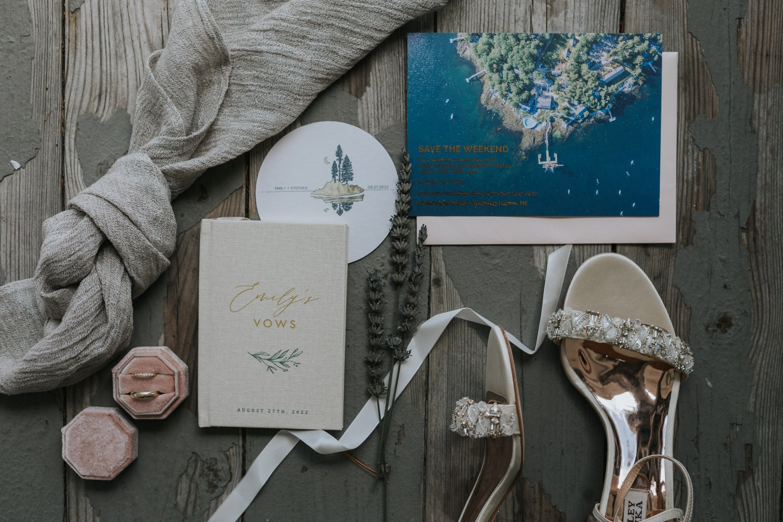 garrison-anne-wedding-evetnts-midcoast-maine-Emily_Stephen_Linekin_Wedding_Gals_Prep-017.jpg
