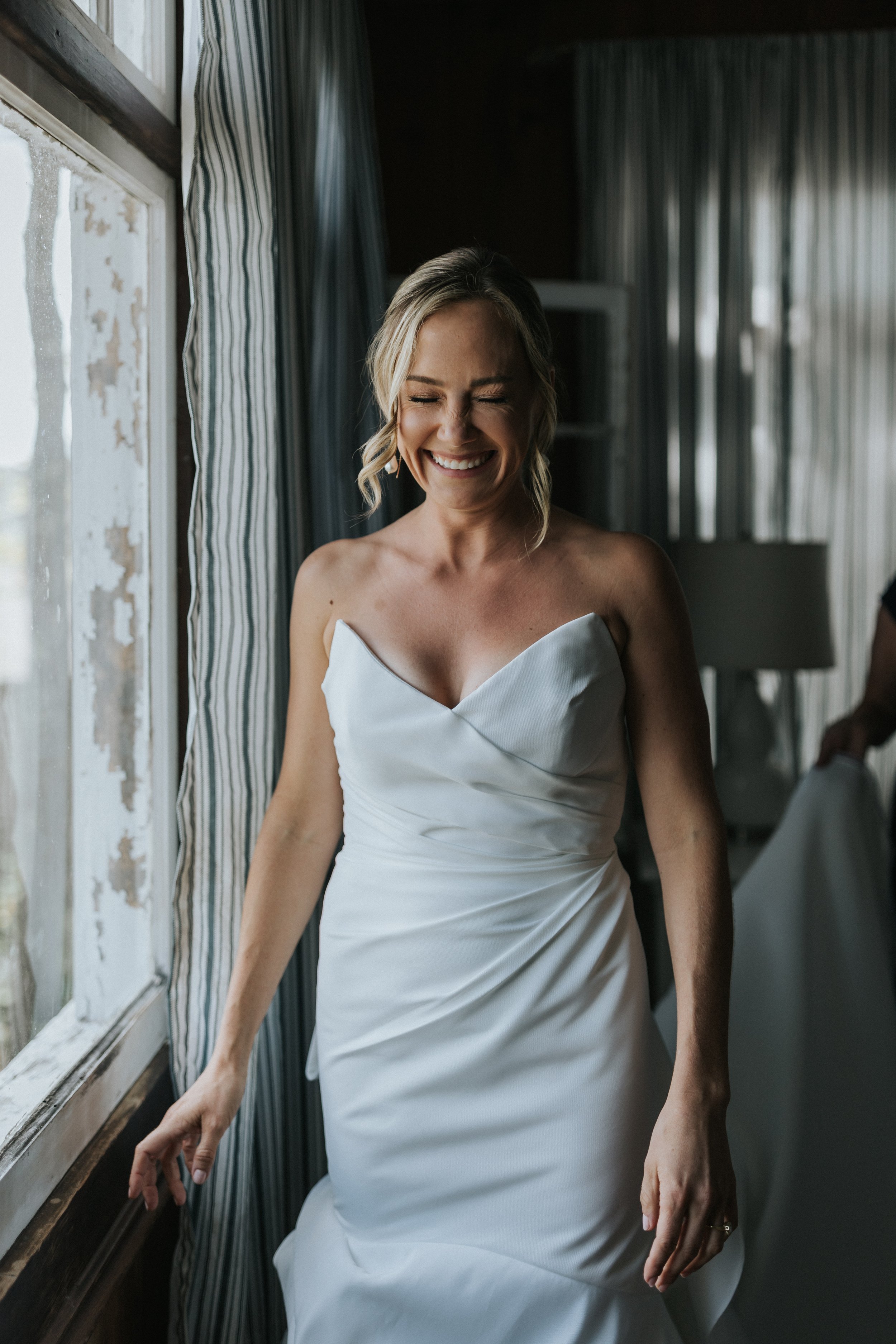 garrison-anne-wedding-evetnts-midcoast-maine-Emily_Stephen_Linekin_Wedding_Gals_Prep-051.jpg