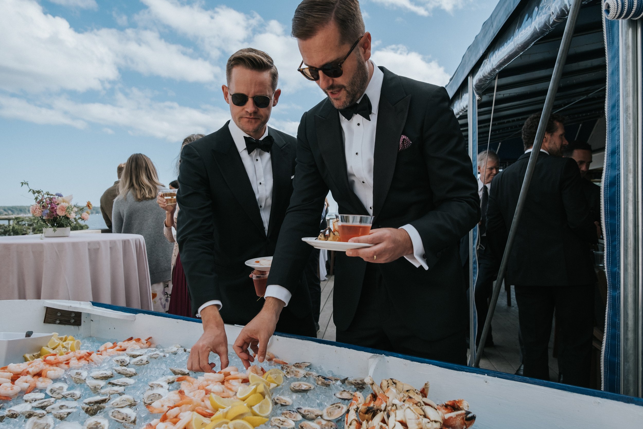 garrison-anne-wedding-evetnts-midcoast-maine-Emily_Stephen_Linekin_Wedding_Dinner_Cocktails-015.jpg