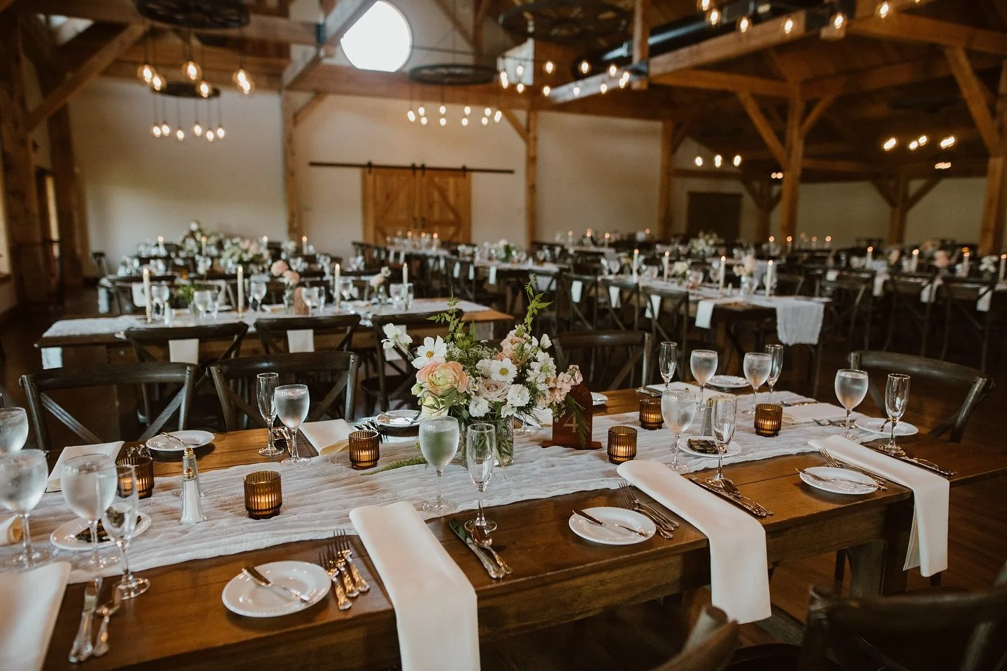 Some deets
.
.
.
.
.
Floral design, wedding florist, guest tables 
.
.
.
.
.
#weddingflorals #centerpieces #budvases #ctweddingflorist #newleafflorals