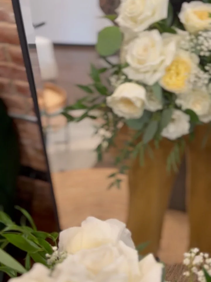 Classic white & greenery for Tori Raine π€
.
.
.
.
.
Floral design, wedding florist, CT wedding florist
.
.
.
.
.
#ido #weddingflorals #bridalbouquet #bridalblooms #newleafflorals