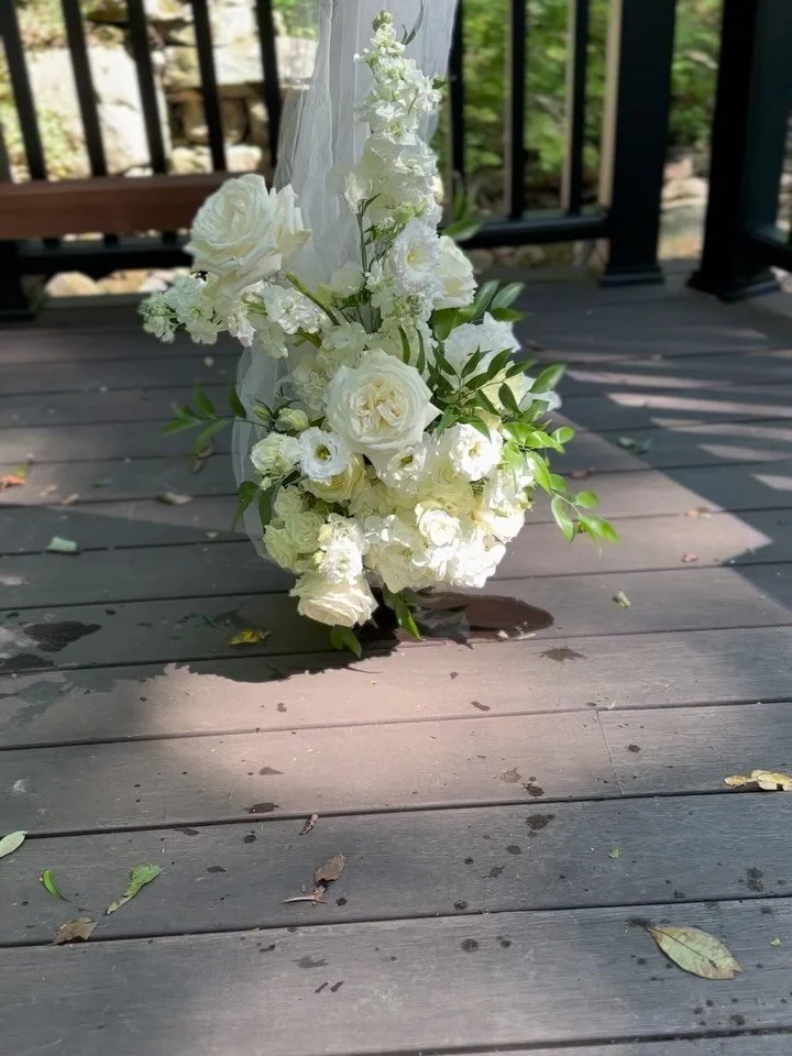 Fluffy cloud ceremony π€
.
.
.
.
.
Floral design, wedding florist, ceremony
.
.
.
.
.
#ido #weddingflorals #weddingflorist #ceremonyflowers #newleafflorals