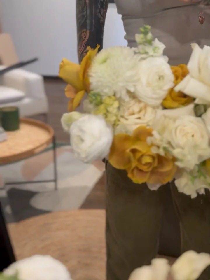 Mustard dream β¨
.
.
.
.
.
Floral design, wedding florist, bridal bouquet 
.
.
.
.
.
#bridalblooms #bridalbouquet #weddingflorist #weddingflorals #newleafflorals