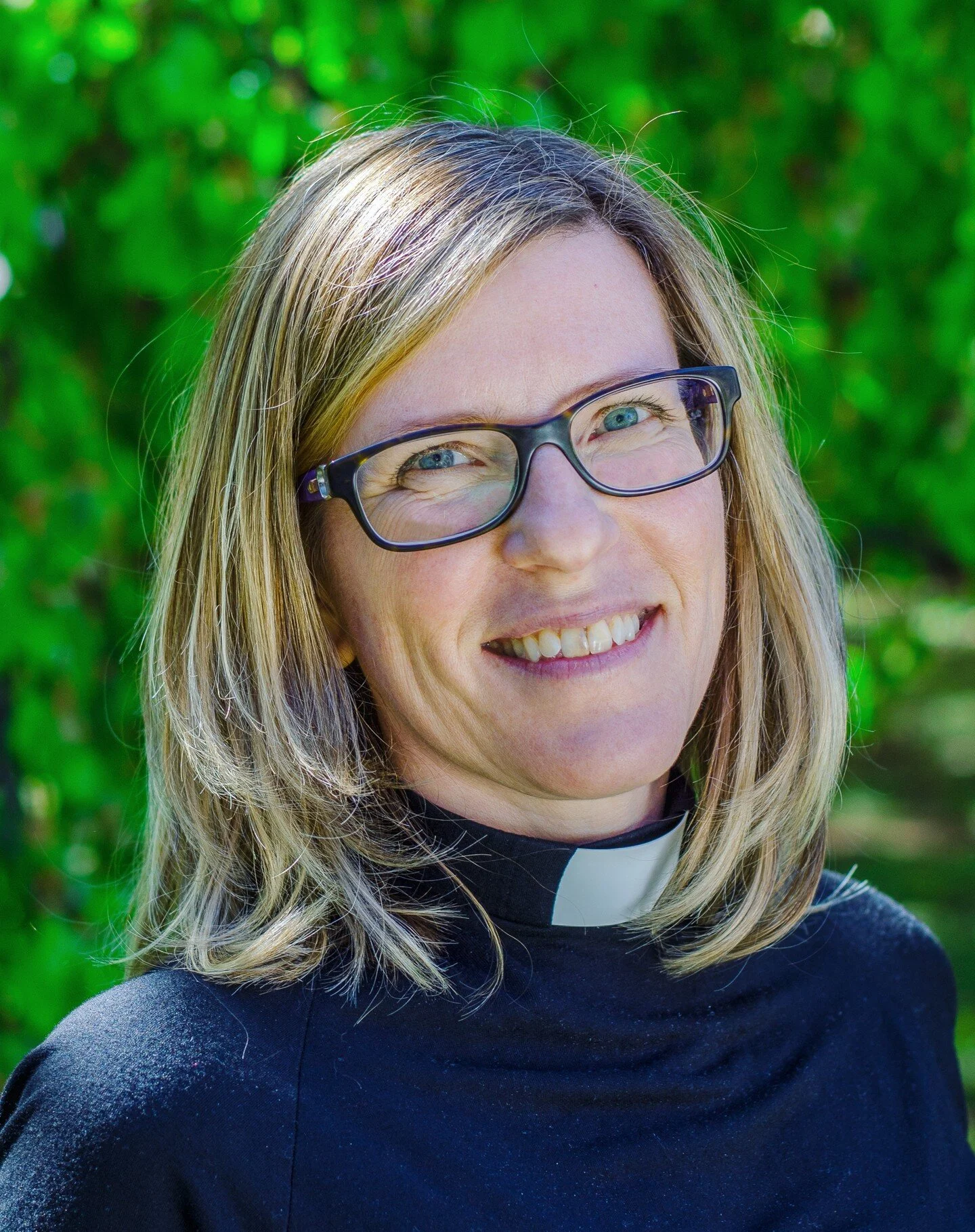 FEM SNABBA MED UNIVERSITETSPR&Auml;STERNA 🚀

Sist men inte minst ut &auml;r Karin B - ja, vi har lyxen att ha tv&aring; stycken Karins!

Karin &auml;r Universitetskyrkans klippa. Efter 15 &aring;r i tj&auml;nsten brinner hon fortfarande lika mycket 