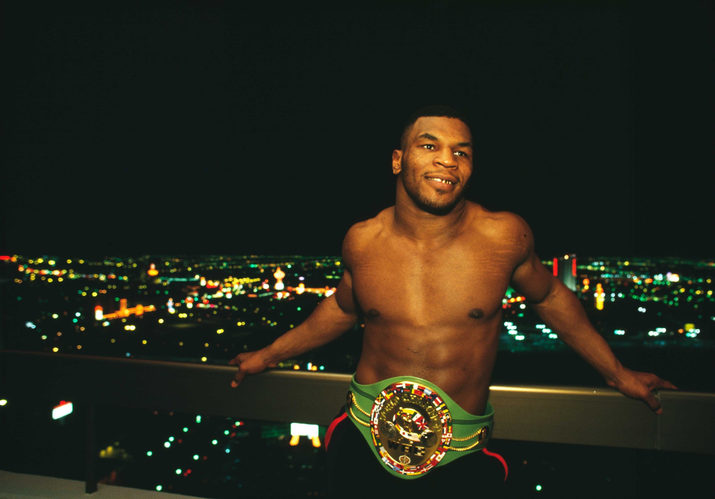 GRINKER_Tyson_PublicityPhoto_-09.jpg