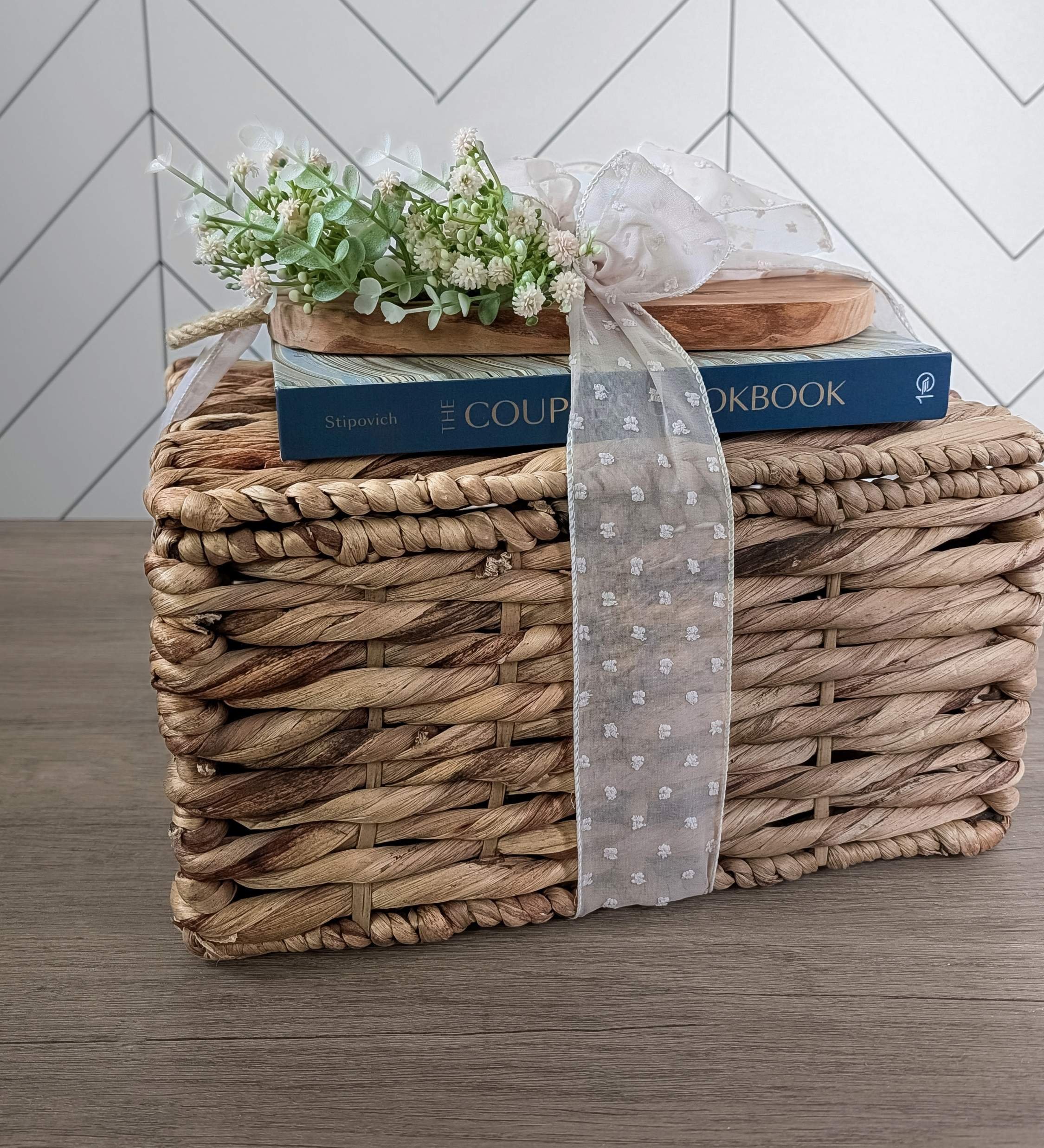 wedding-gift-basket-couples-gifts.jpg