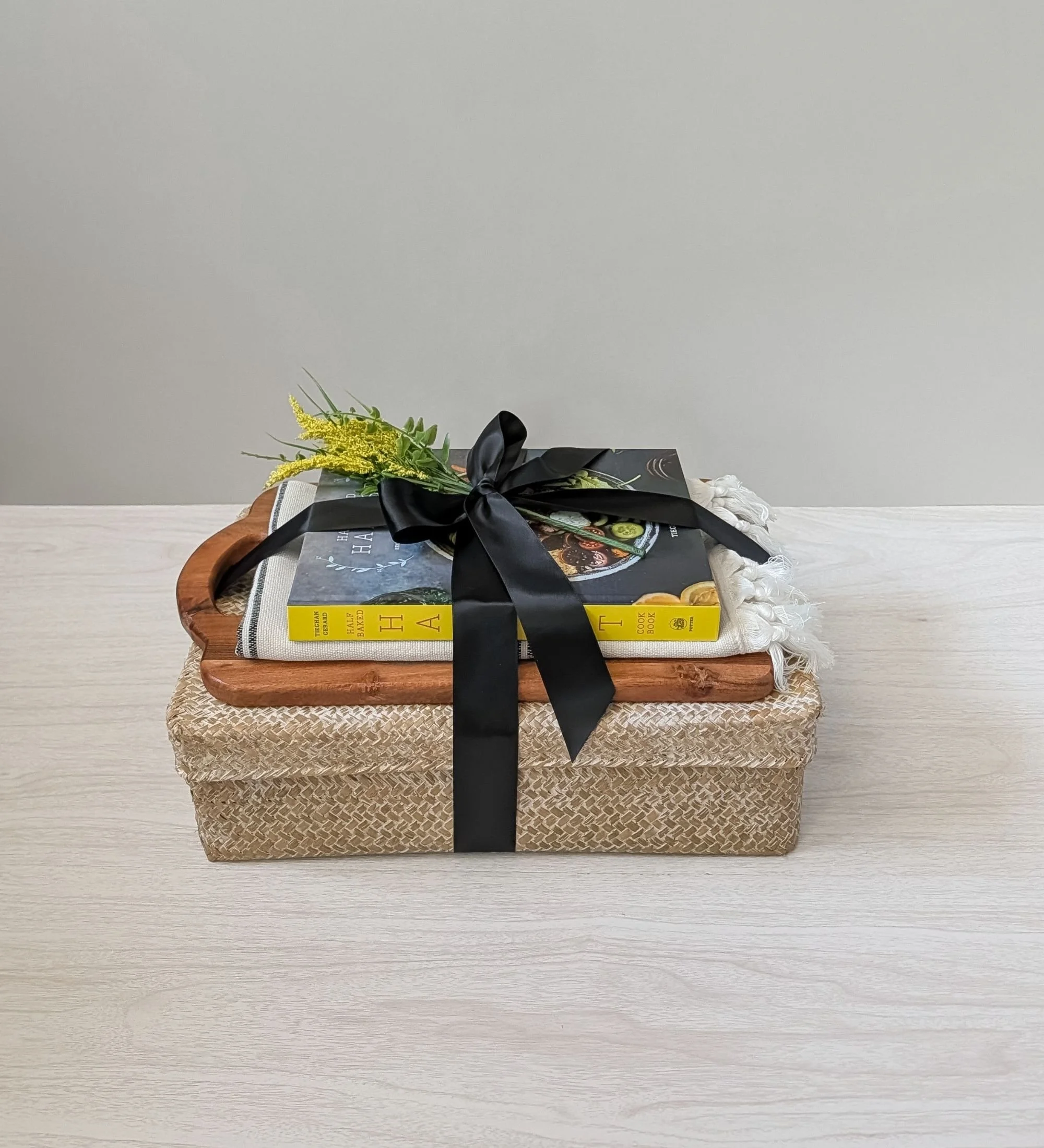 housewarming-seagrass-gift-basket.jpg