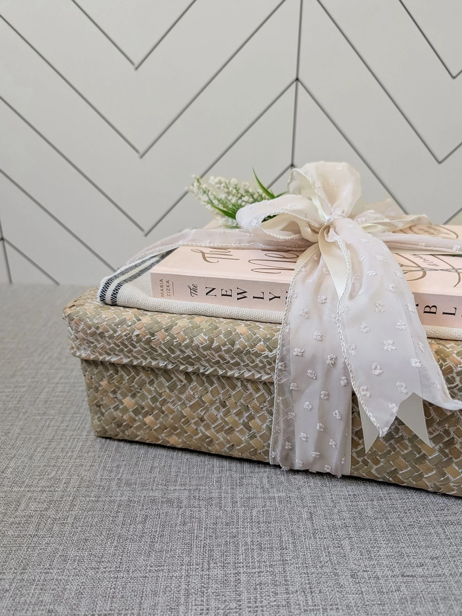 Luxury-packaging-newlywed-gift-basket.jpg