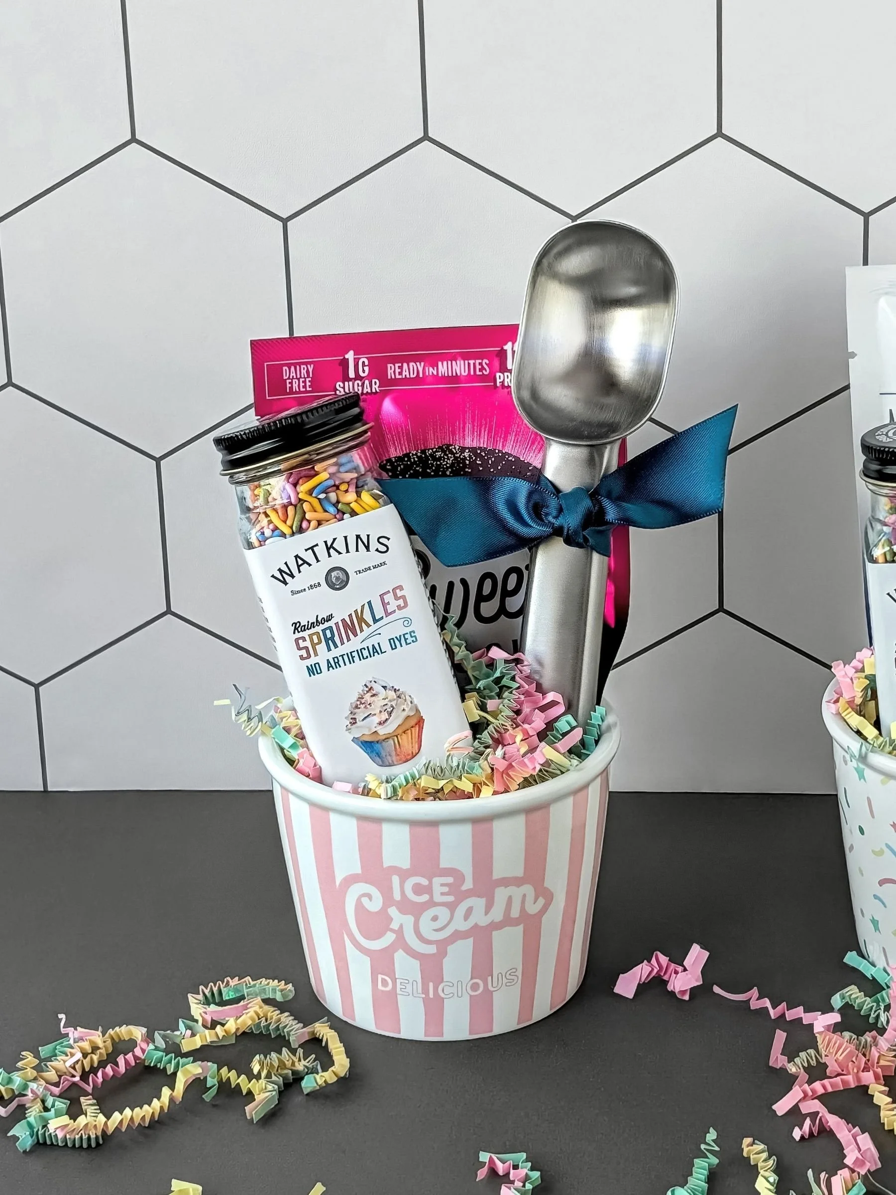 Vintage‑inspired ice cream gift bundle with ceramic bowl, sprinkles, scoop, and mug cake mix arranged for gifting.