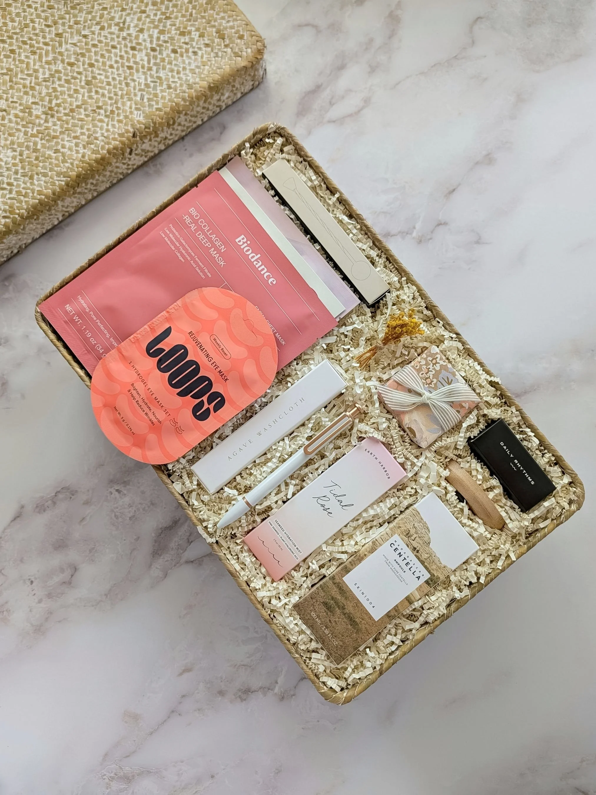 Elegant self‑care gift basket for her with soothing spa essentials, perfect for Mother’s Day or thoughtful relaxation gifting.