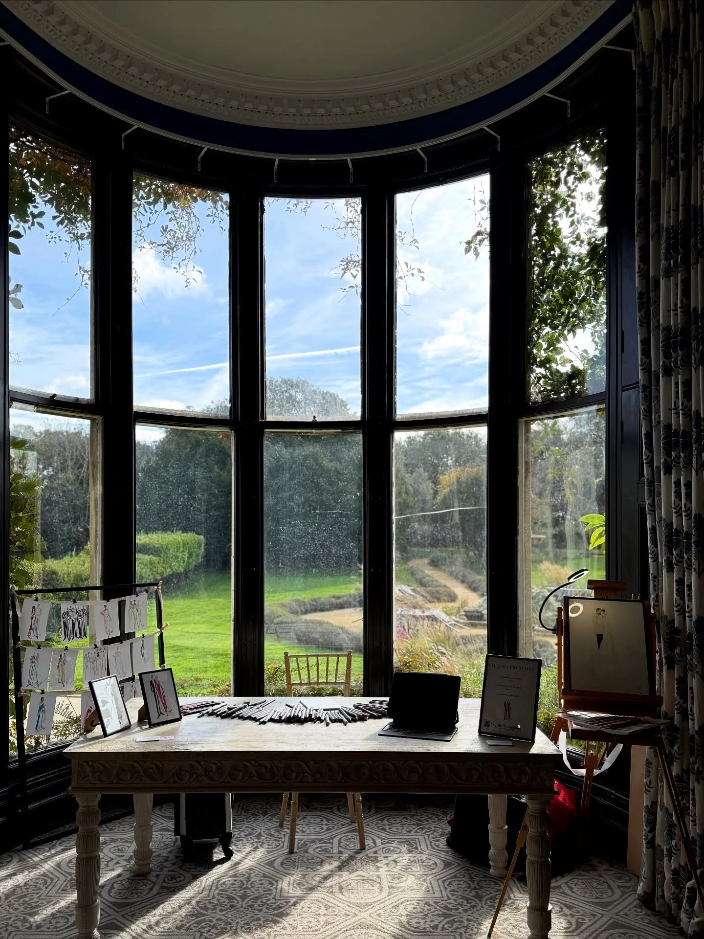 Today I got to illustrate for Clevedon Halls inspiration day guests ✨ such a special day to be a part of ✍🏼 

#weddinginspiration #weddinginspo #liveart #guestportraits #weddingvenue #weddingart