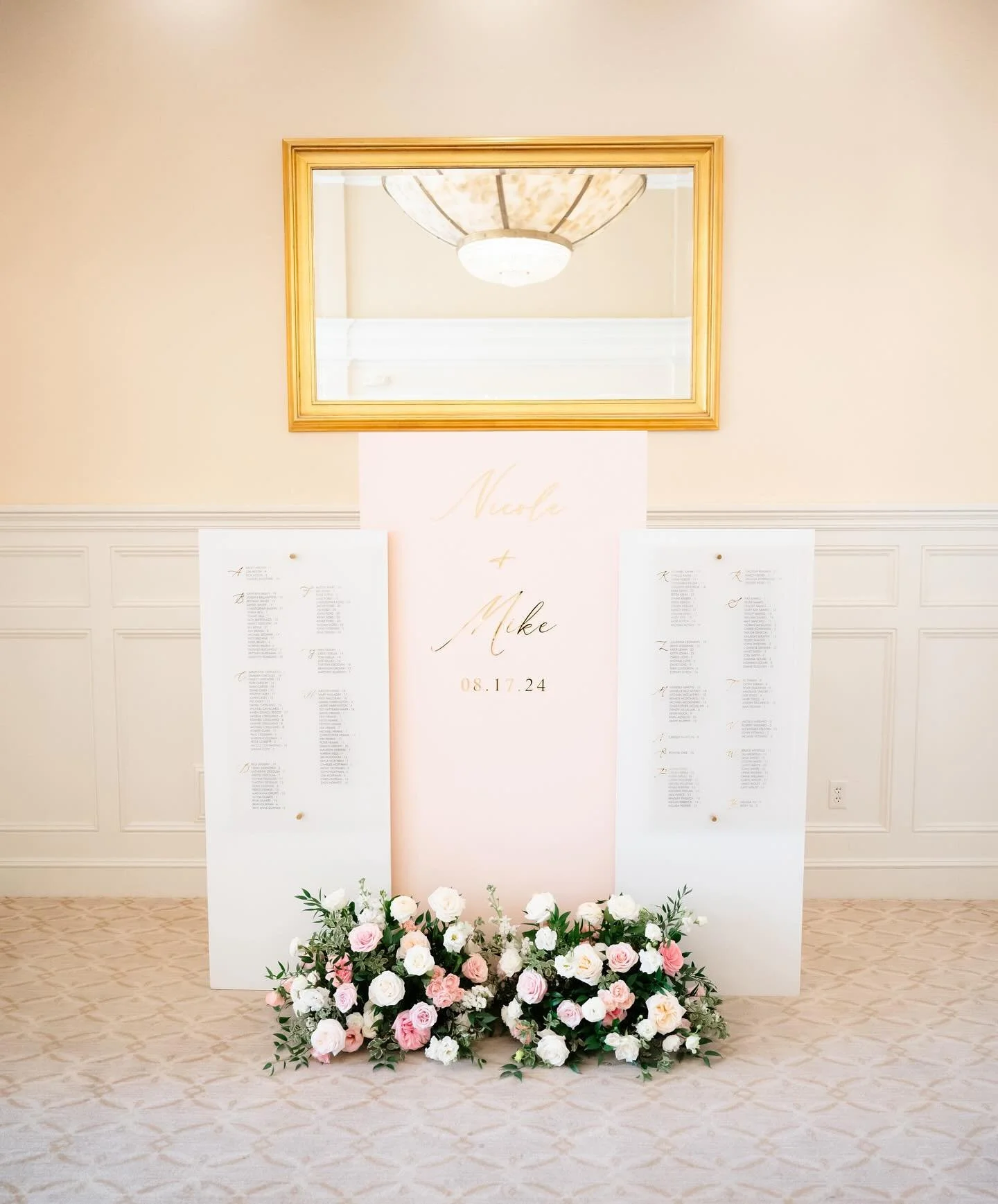 Wedding signage suite for Nicole + Mike | 08.17.24 🤍 So great working with you @nicole_samko !

Venue: @indianpondcc
Coordination: @mrsbrothersbridal
Custom Signage: @alexandradesignco
Florals: @sarahsfloral 
Photography: @jennakayphotography 

Audi