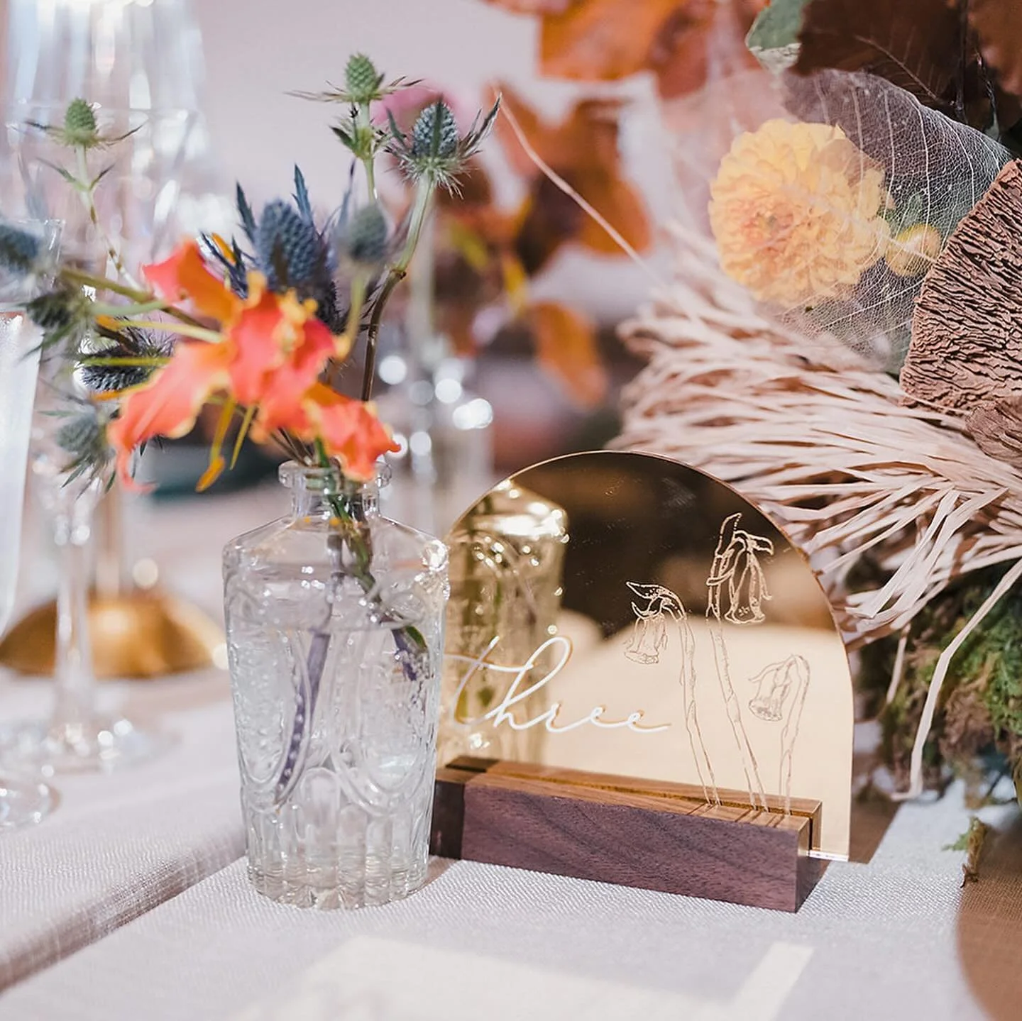 ✨Table Details✨ table numbers engraved with the couple&rsquo;s signature flower &amp; delicate printed menus

Vendor team love:
Planning and design @one28events&nbsp;
Photography and videography: @nicolechanphotography&nbsp;
Florals: @forevermarkflow
