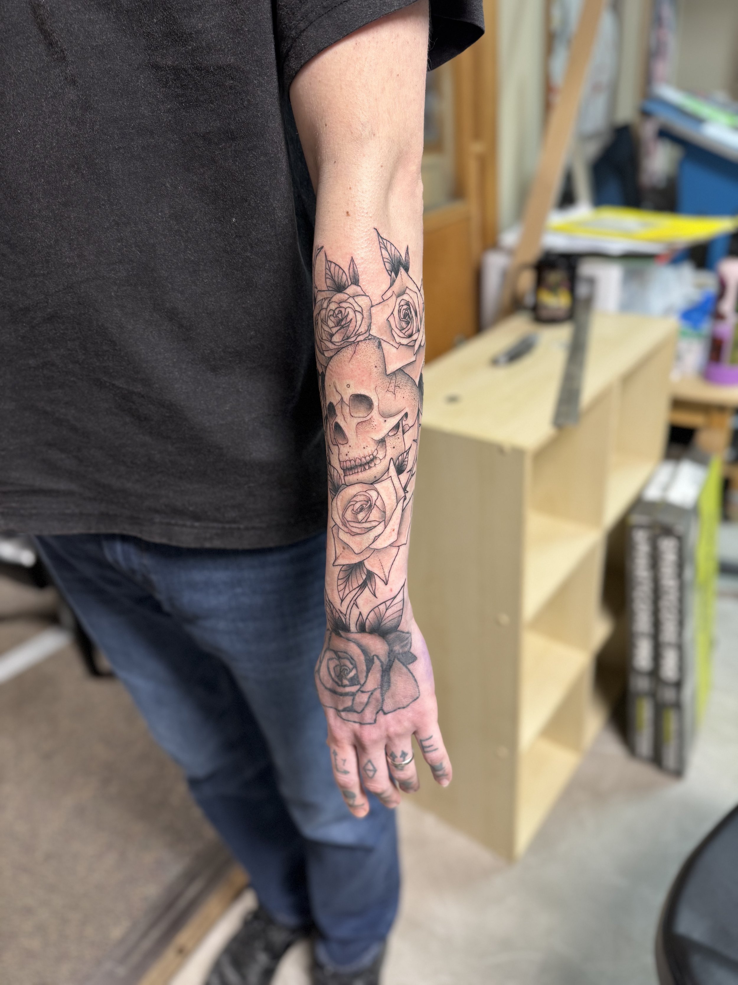 BG skull, thorns, roses 3.jpeg