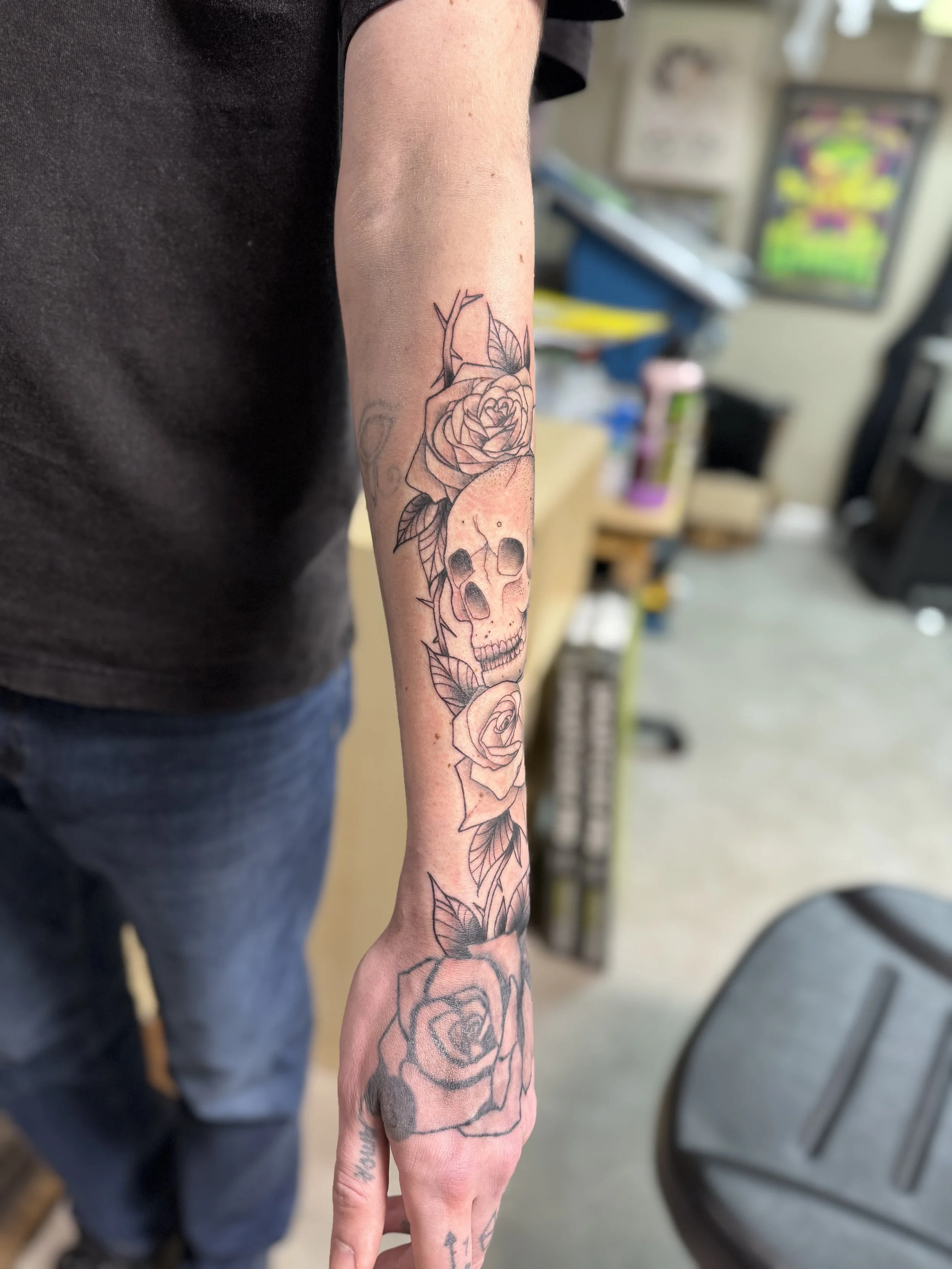 BG skull, thorns, roses 4.jpeg