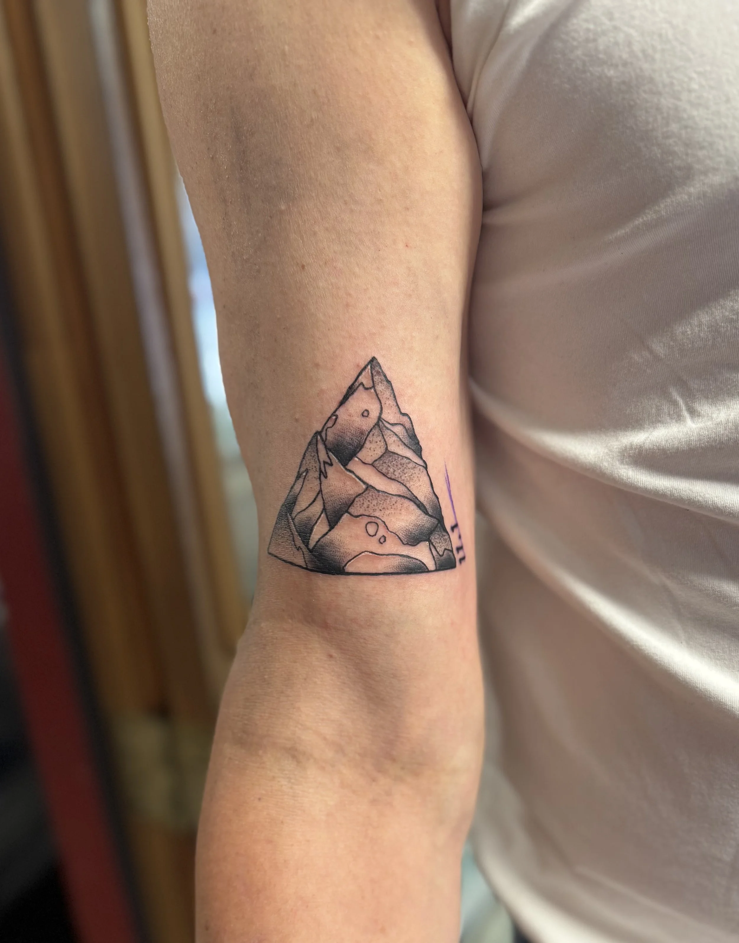 BG mountains traingular shape.jpeg