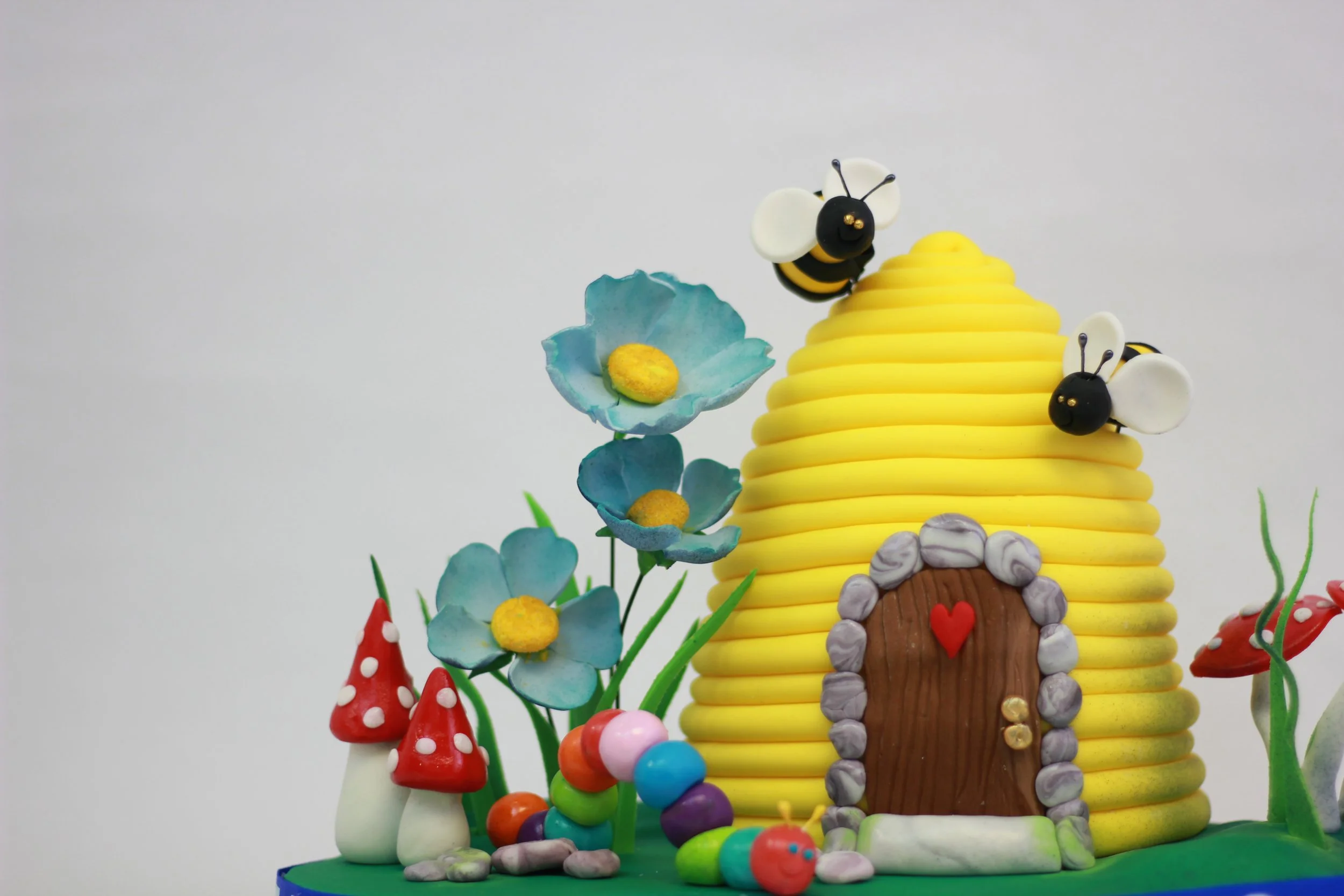 Cute Honeycomb cake_Reva Alexander-Hawk_Georgia Baker.jpeg