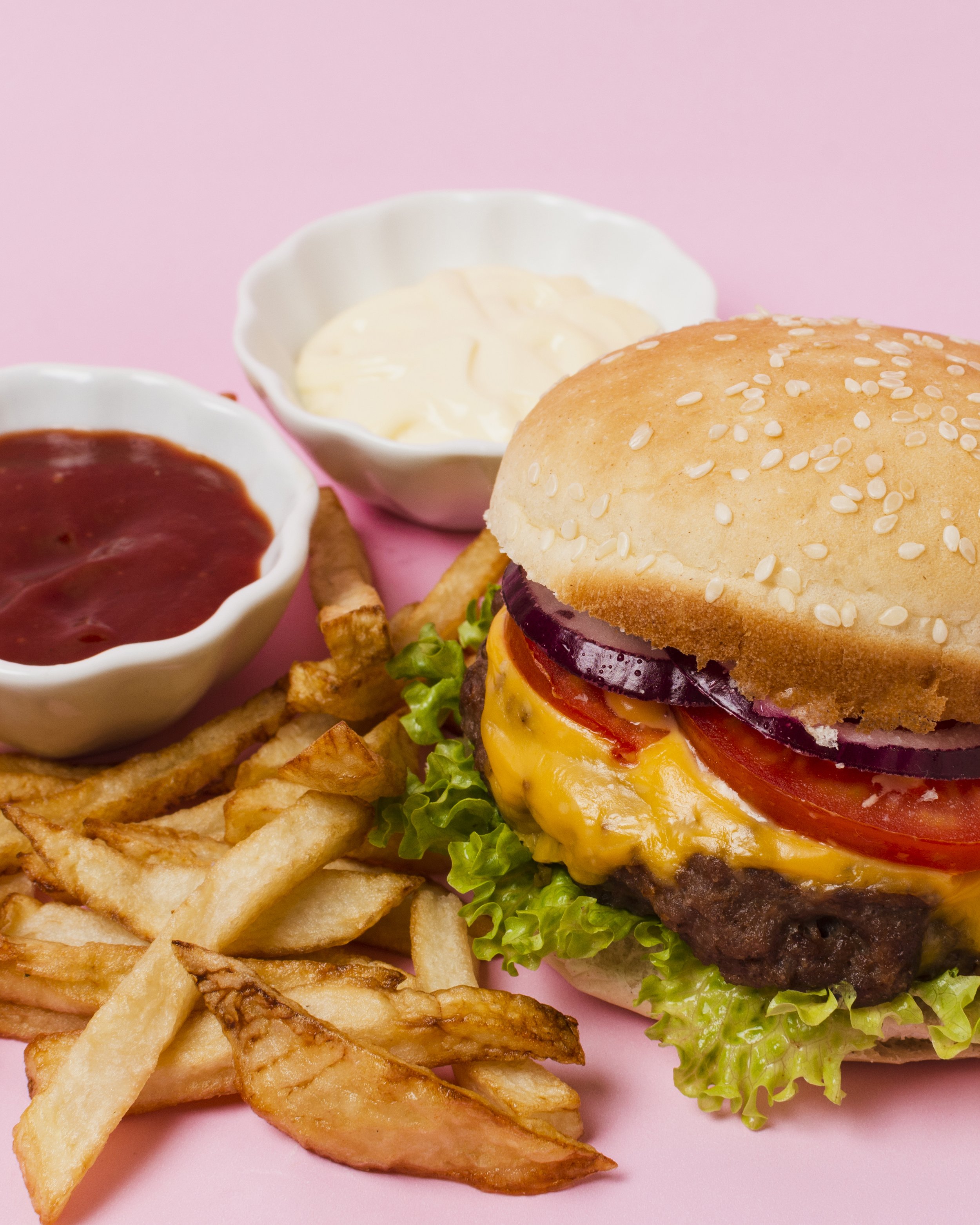 Cheeseburger with lettuce, tomato and red onion served with French fries, ketchup and a creamy dipping sauce.