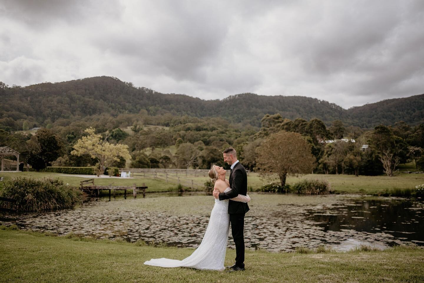 Moody skies and lots of laughs for Samantha and Romano ✨ 

These two had all of their VIPs present for their intimate ceremony and Sam had her son walk her down the aisle 🥹 

Happily ever after lovers 🤍 

Photos: @andresandco