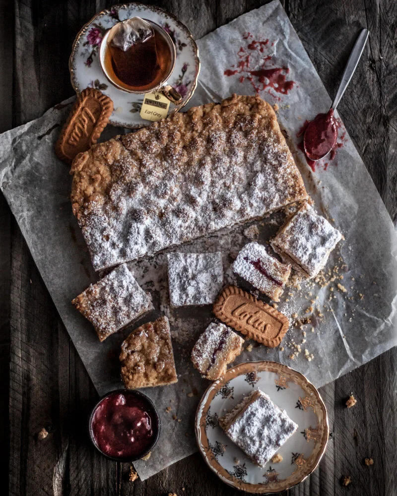 Strawberry speculoos crumble slice