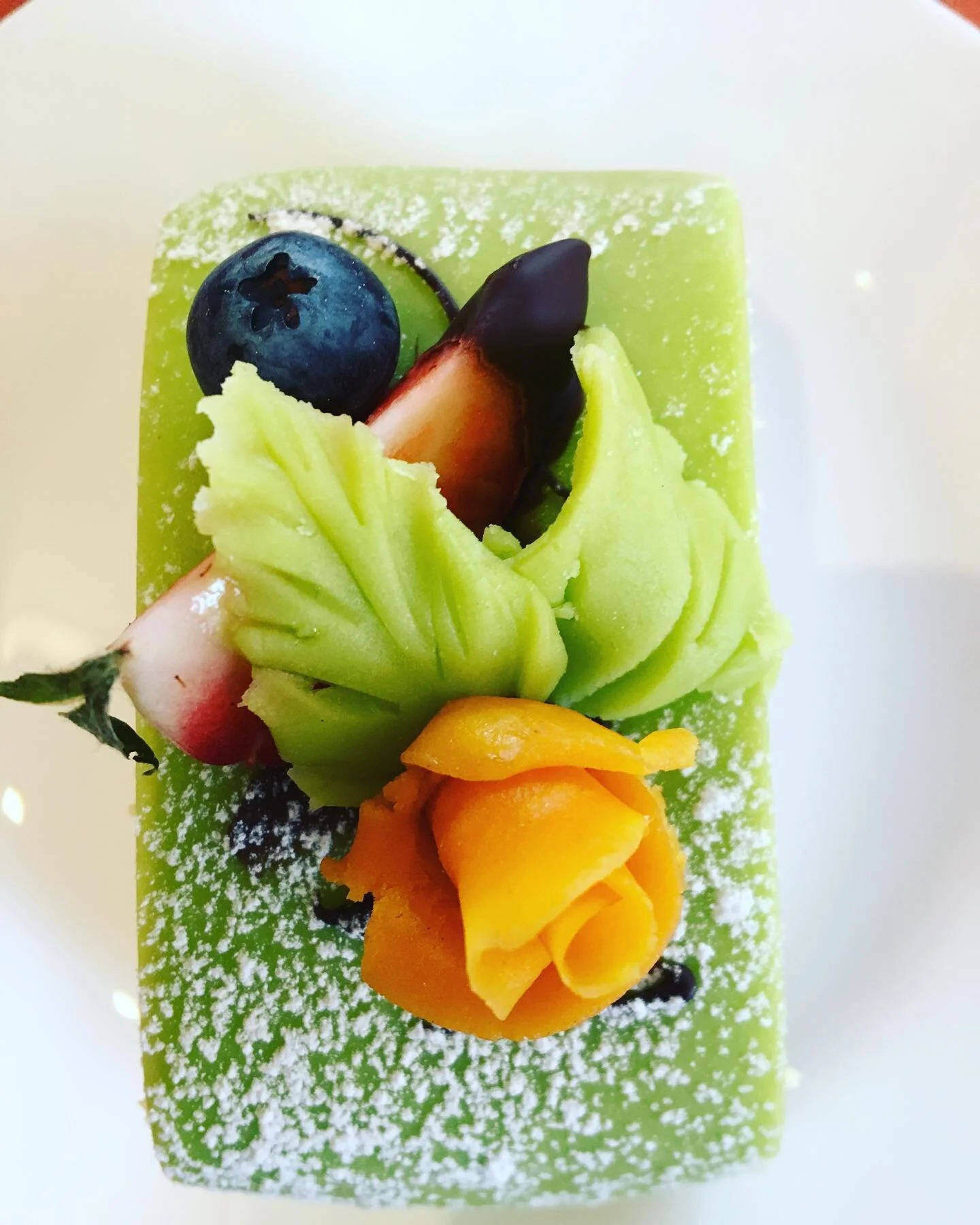 Den h&auml;r princessbakelsen blev serverad p&aring; kalaset i l&ouml;rdags. Vi tillsammans med kunden kom &ouml;verens att det &auml;r b&auml;ttre med en bakelse att bjuda p&aring; ist&auml;llet f&ouml;r t&aring;rta samt att sitta utomhus med distan