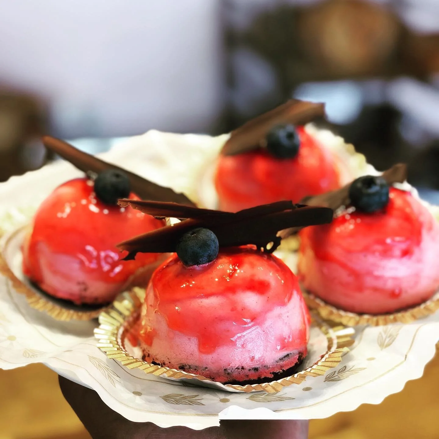 Hallonmousse med choklad brownie botten &auml;r min personliga favorit. Fantastiskt god, ett m&aring;ste att prova! 
V&auml;lkomna in p&aring; en smaksensation.

&Ouml;ppettider M&aring;ndag - Fredag 07-18