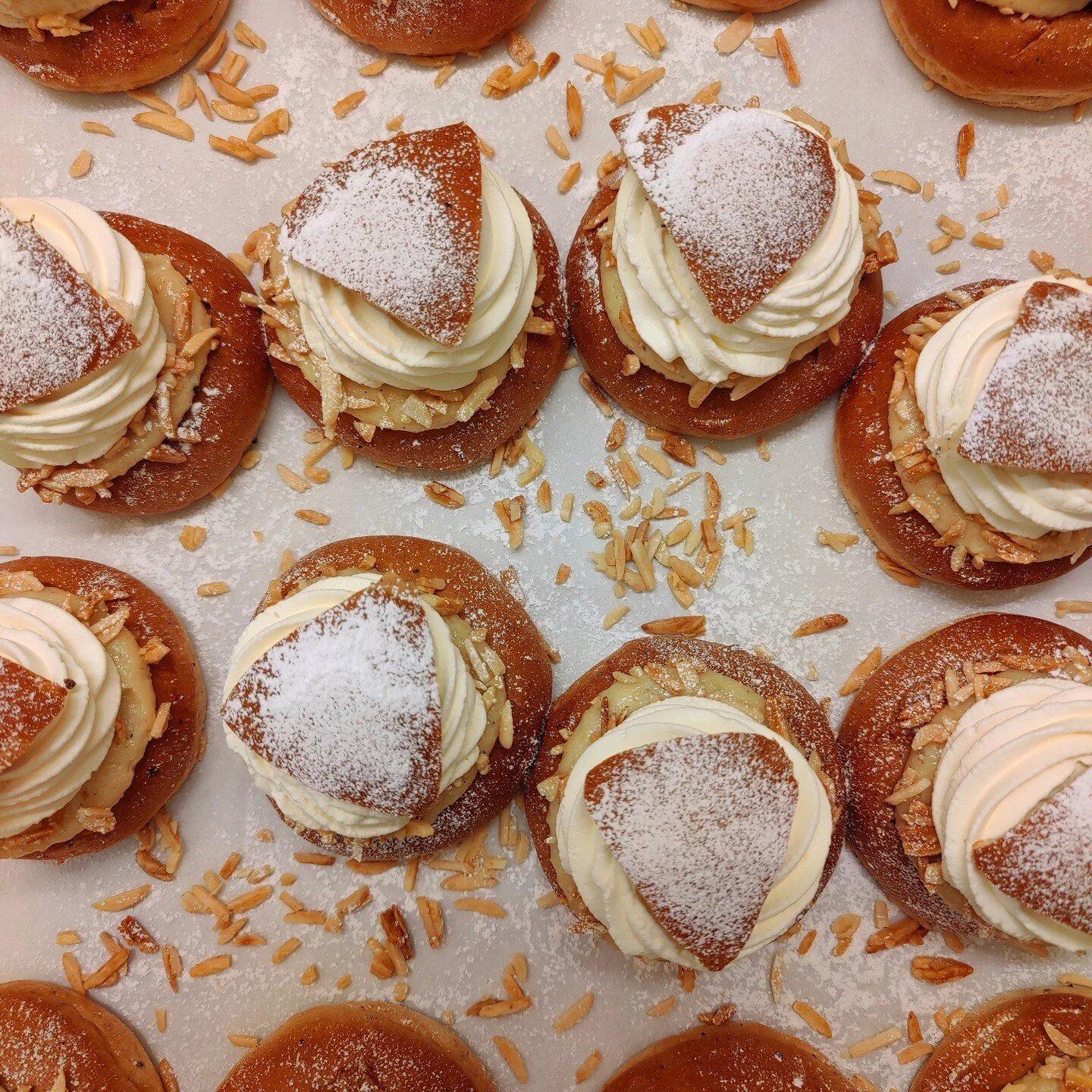 Idag &auml;r det semlans dag!! 🥳

Kom in och fira fettisdagen med v&aring;ra prisbel&ouml;nta semlor!😋