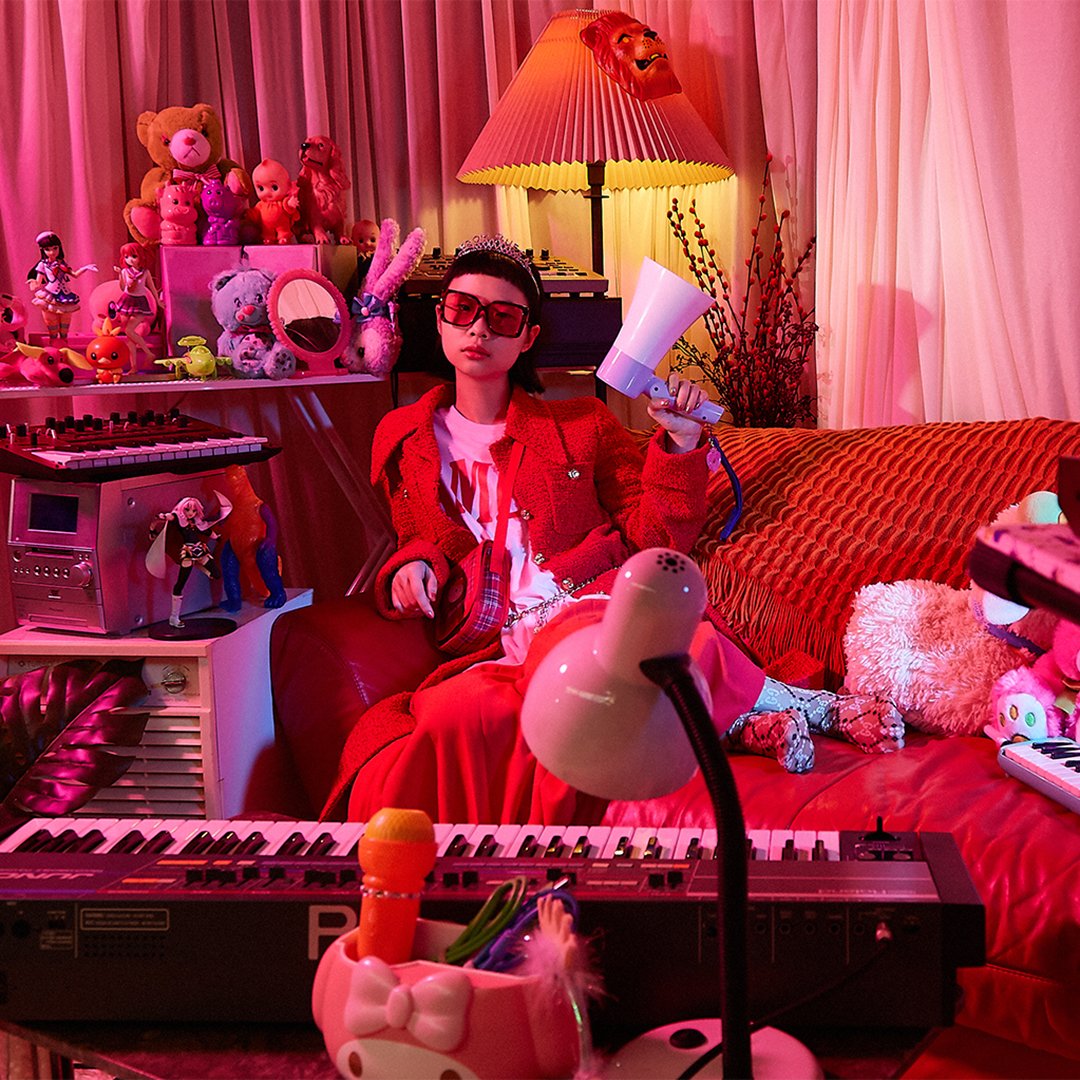 MERRYLAMBLAMB_GUCCI_2D1080_01.jpg