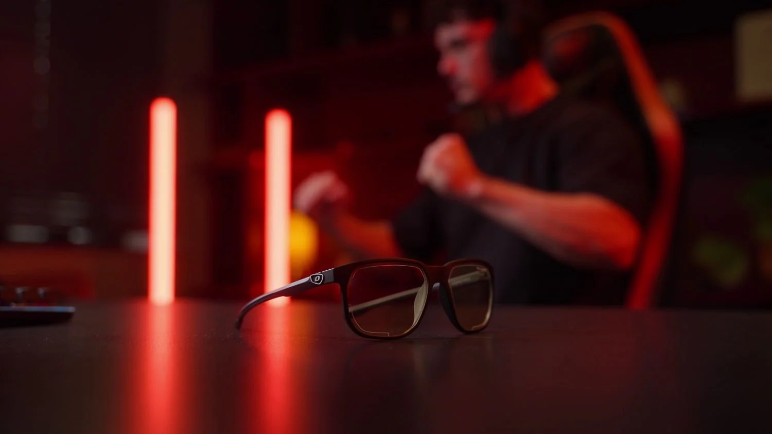 2025_11_21-P25052-OPALDEMETZ-GamingGlasses_videoStills-0017.jpg