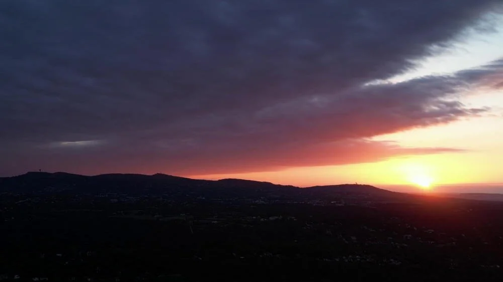 1 realisation d un magnifique timelapse video au dessus des monts du lyonnais et de charbonnieres les bains.jpg