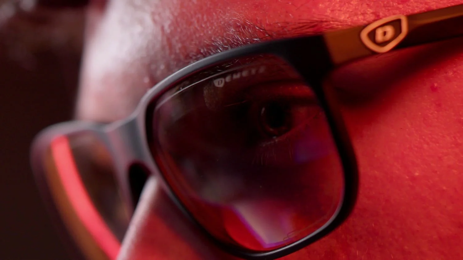 2025_11_21-P25052-OPALDEMETZ-GamingGlasses_videoStills-0014.jpg