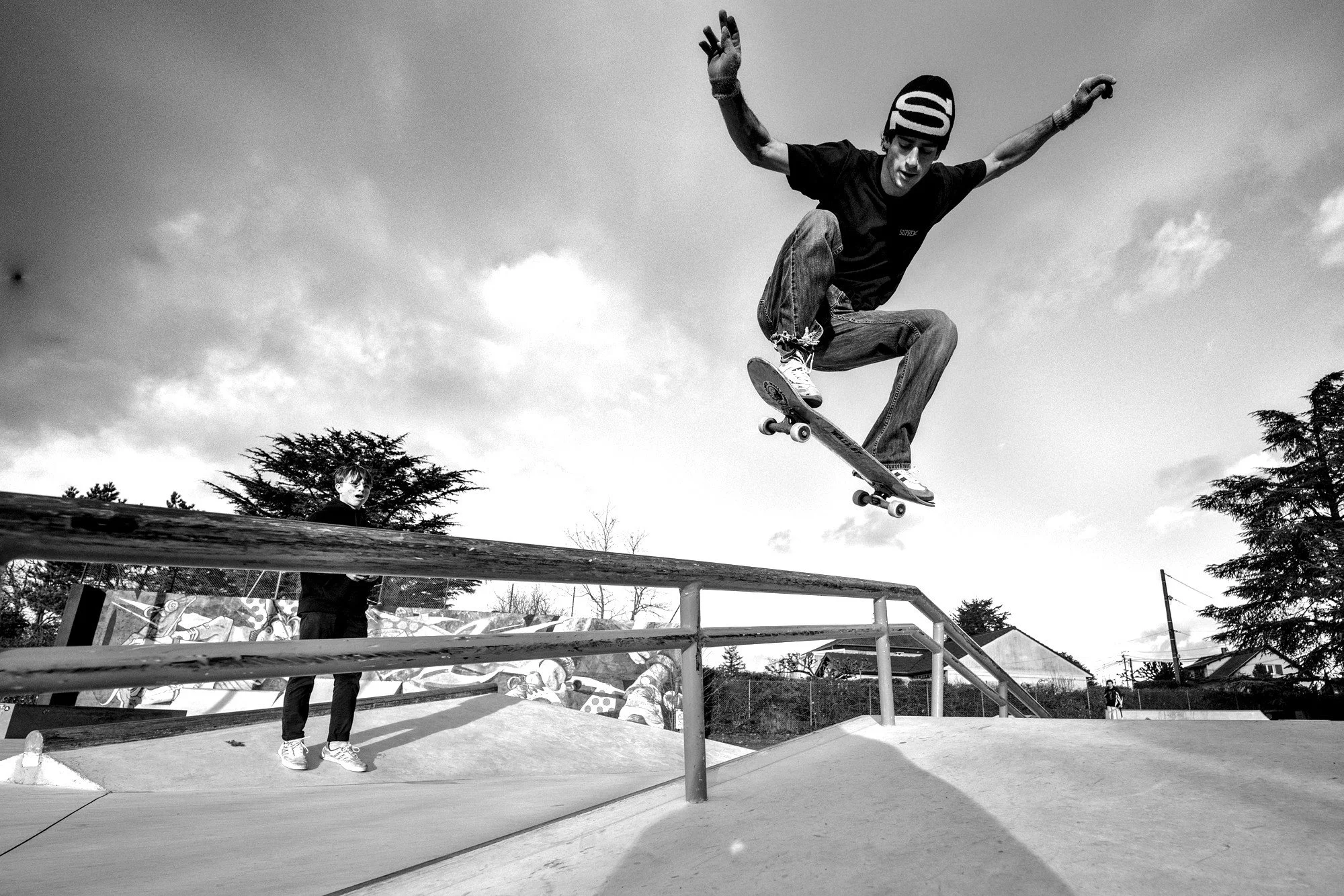Photo d'un ollie magistrale en noir et blanc en auvergne rhone alpes