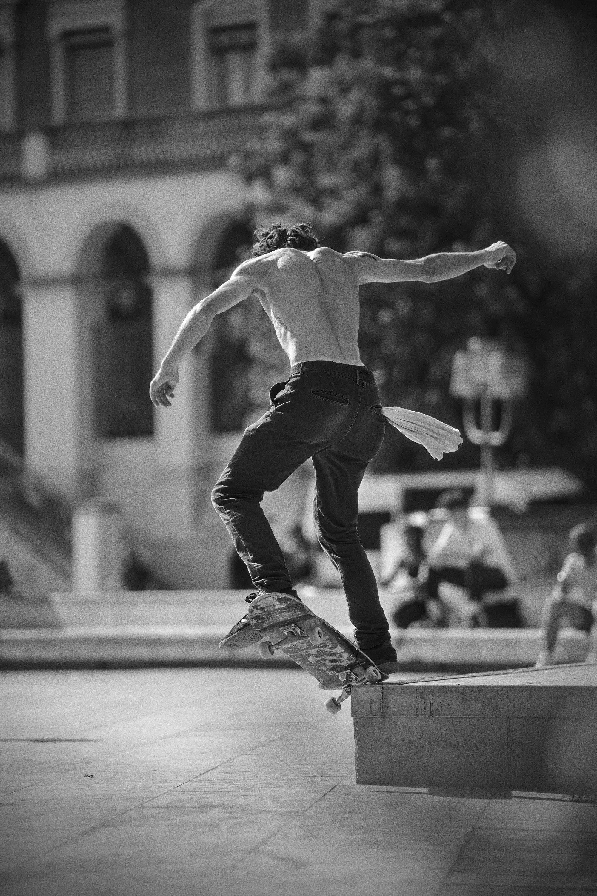 Photo noir et blanc de simon a l'hotel de ville