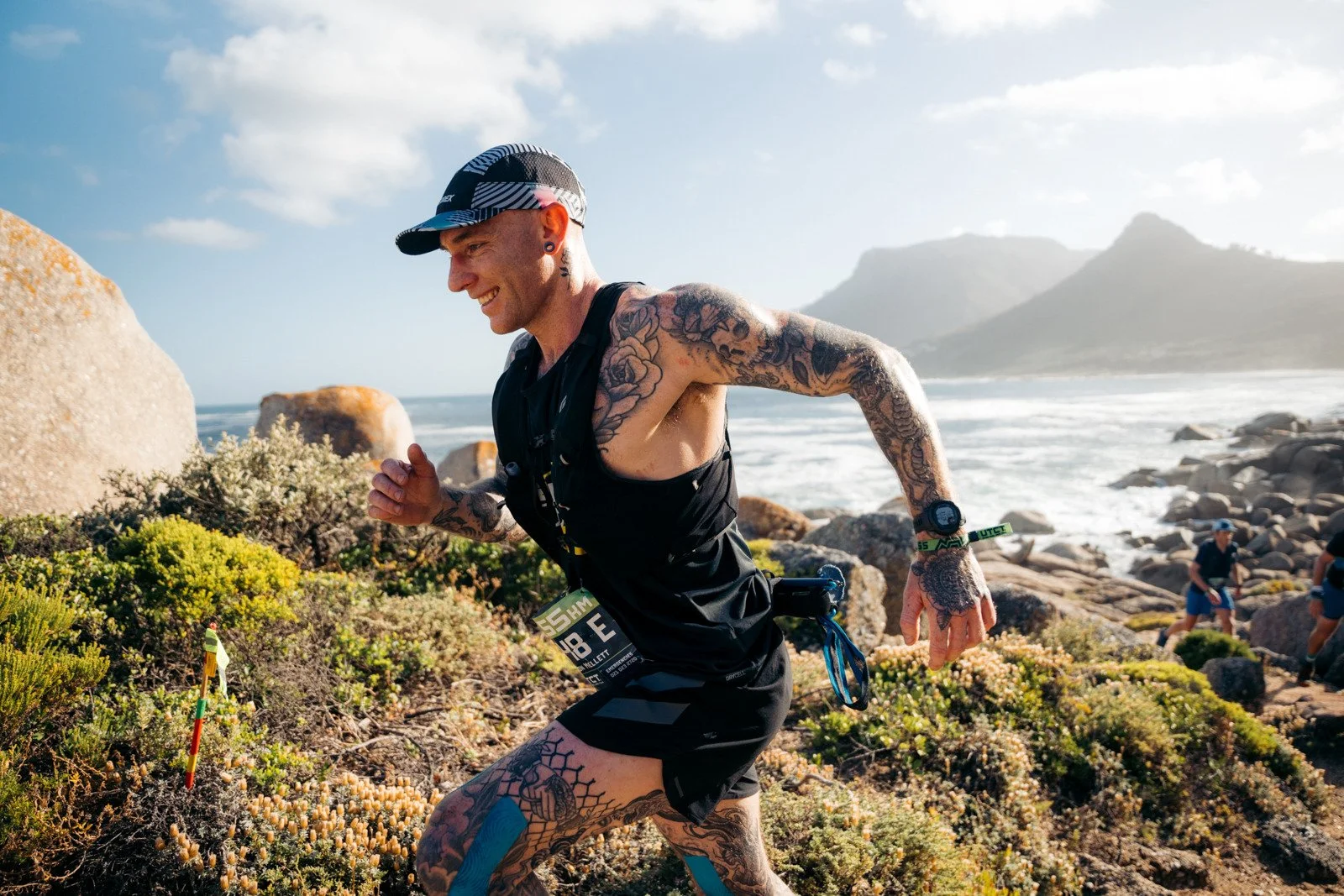 Ramon Mellet running Ultra Trail Cape Town 55km with Little Lions head and Table Mountain in the background