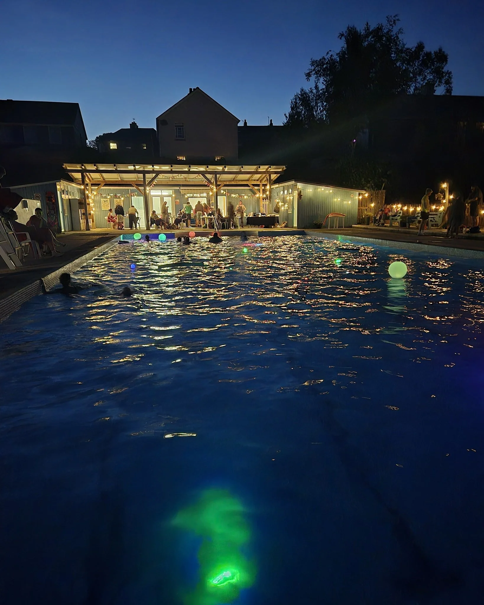 What an re-opening day!
And the night swim was the perfect way to top off the first day of opening.
Lots more on today.....and the weather looks set to hold for a bit longer!
*sorry about the slightly chilly water yesterday. It's back up to 29/30&