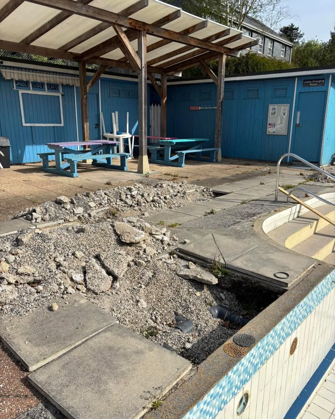 Work will start tomorrow to fix old pipework and line the pool to make it watertight. The pool is 90 years old so it is no wonder that this work needs doing. 
We are still anticipating that the pool will open at the end of June.
