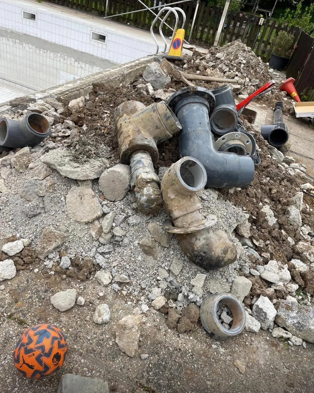 Work is progressing well at the pool. This old pipework has been replaced and the pool itself has been cleaned ready for the lining to be fitted. 
We are still on schedule to open 27/28th June. 🥳