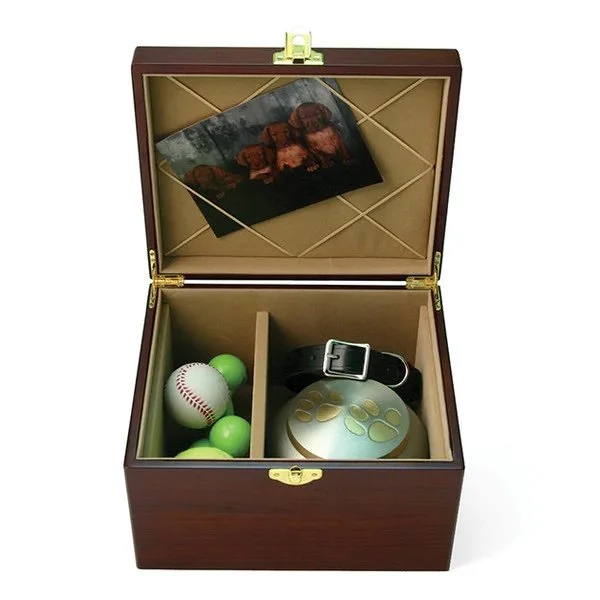 Large Keepsake Box
Can hold a 200 cubic inch urn measuring 8-5/16L x 6-3/8W x 4.5H (inches)
Ideal for a pet that weighed up to 200lbs.